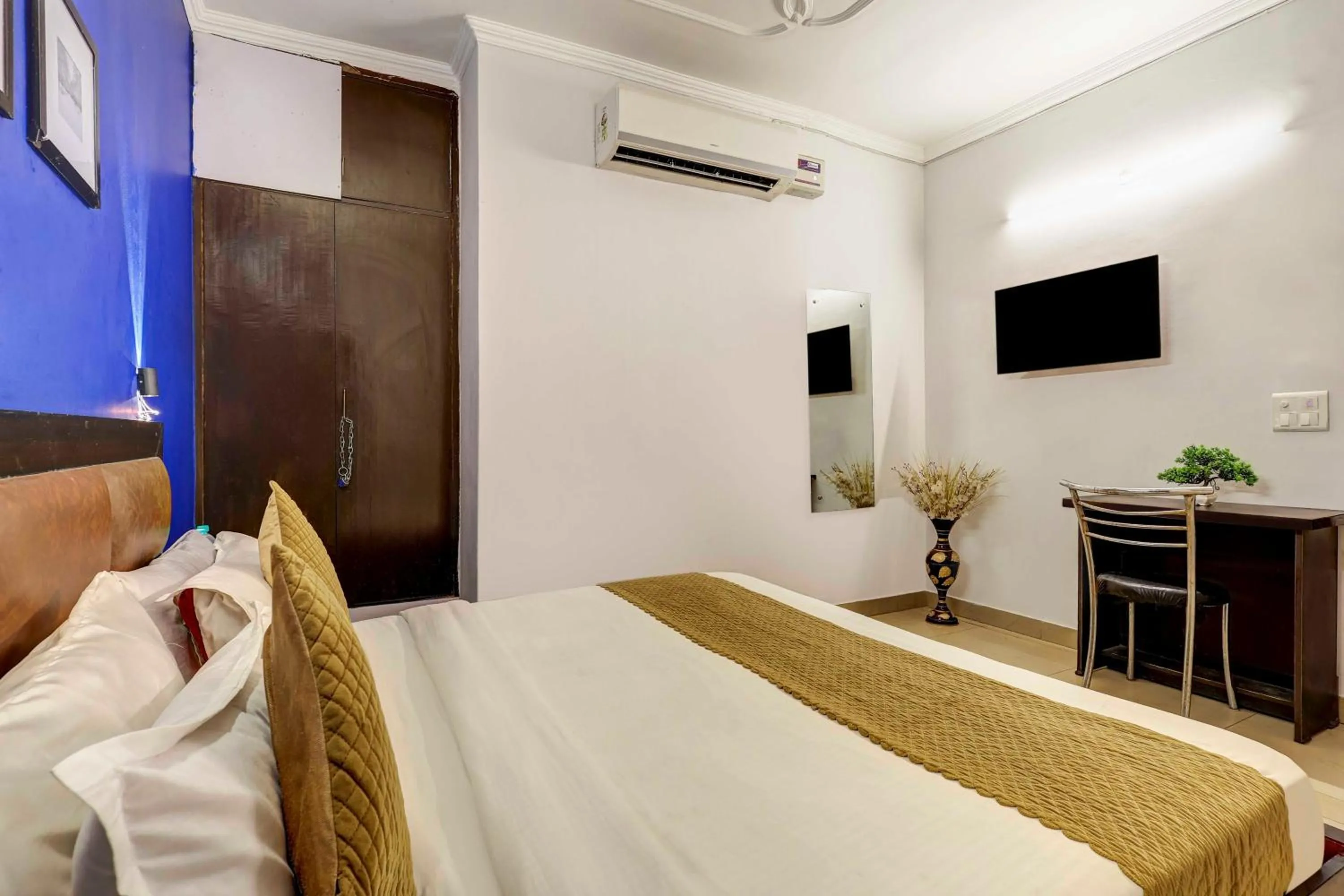 Bedroom in Hotel O A SQUARE SAKET RESIDENCY