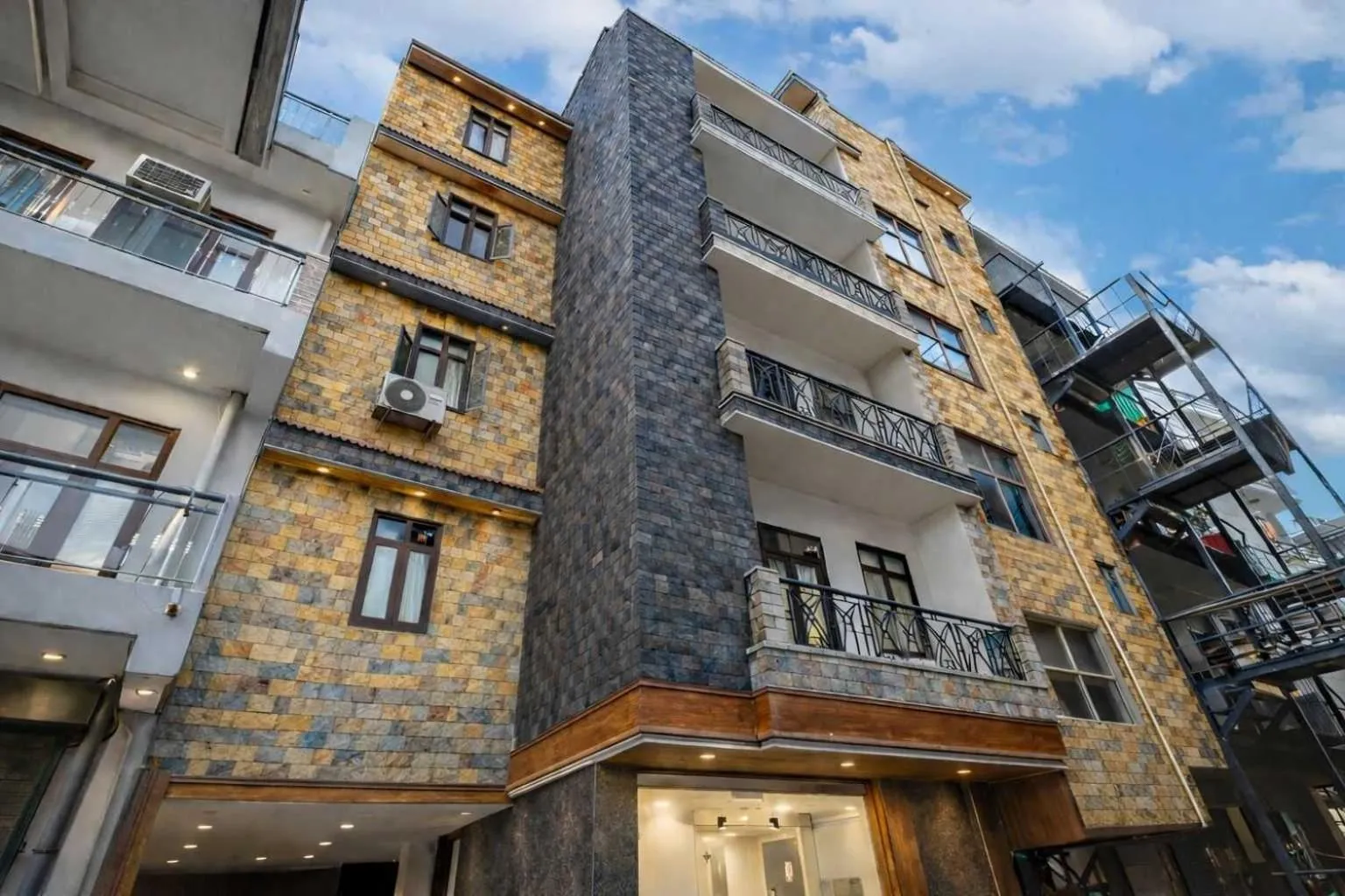 Facade/entrance in Hotel O A SQUARE SAKET RESIDENCY
