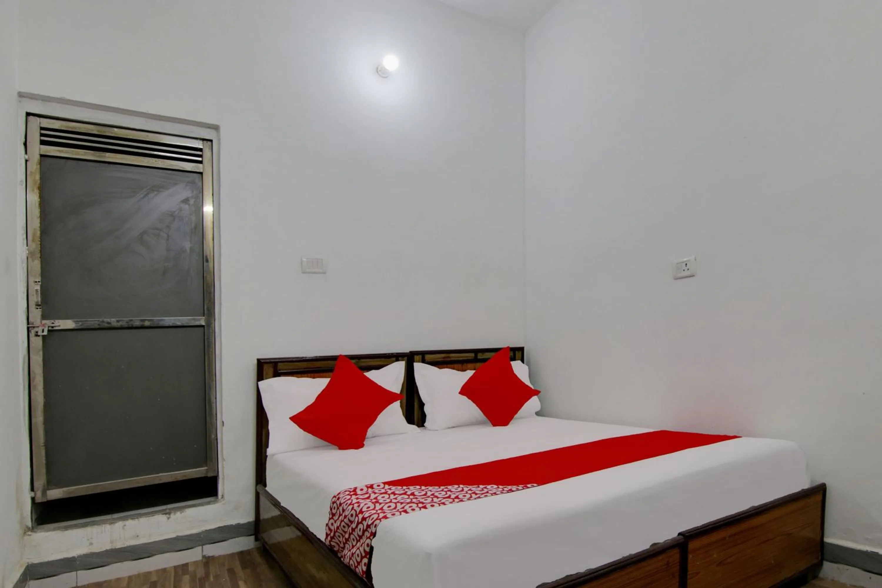 Bedroom, Bed in Hotel O Relax Vila