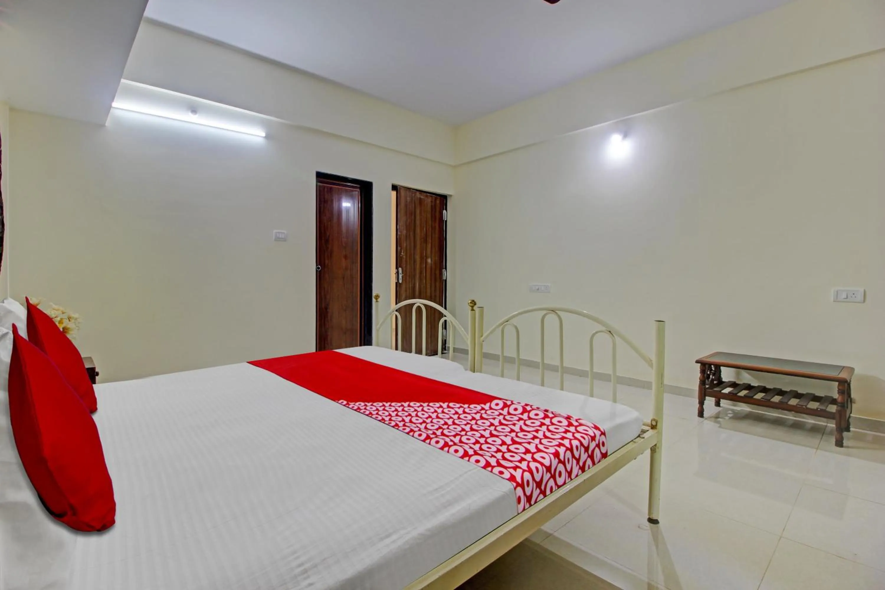 Bedroom in Hotel O Etllina Valley Villa