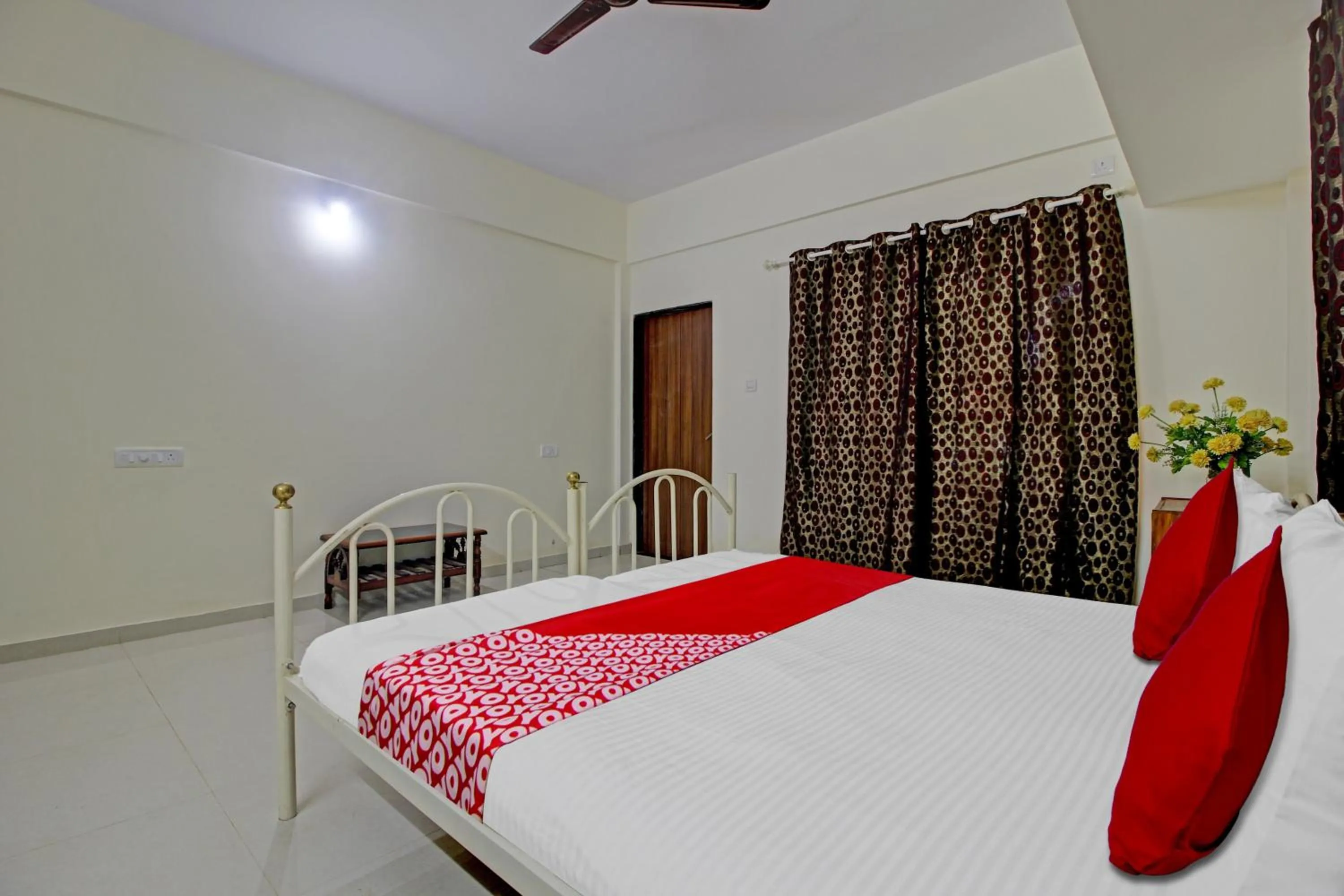 Bedroom in Hotel O Etllina Valley Villa