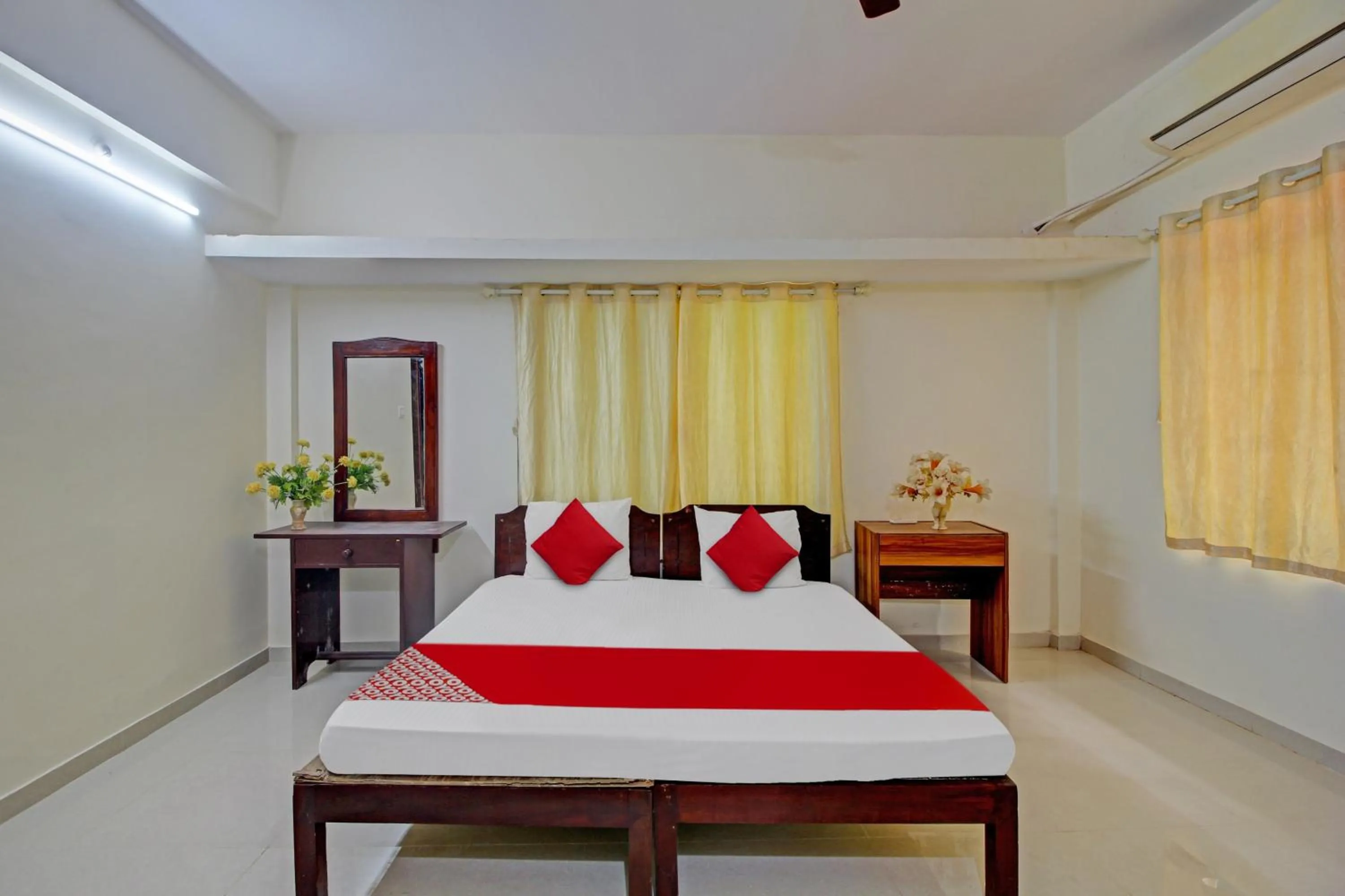 Bedroom in Hotel O Etllina Valley Villa