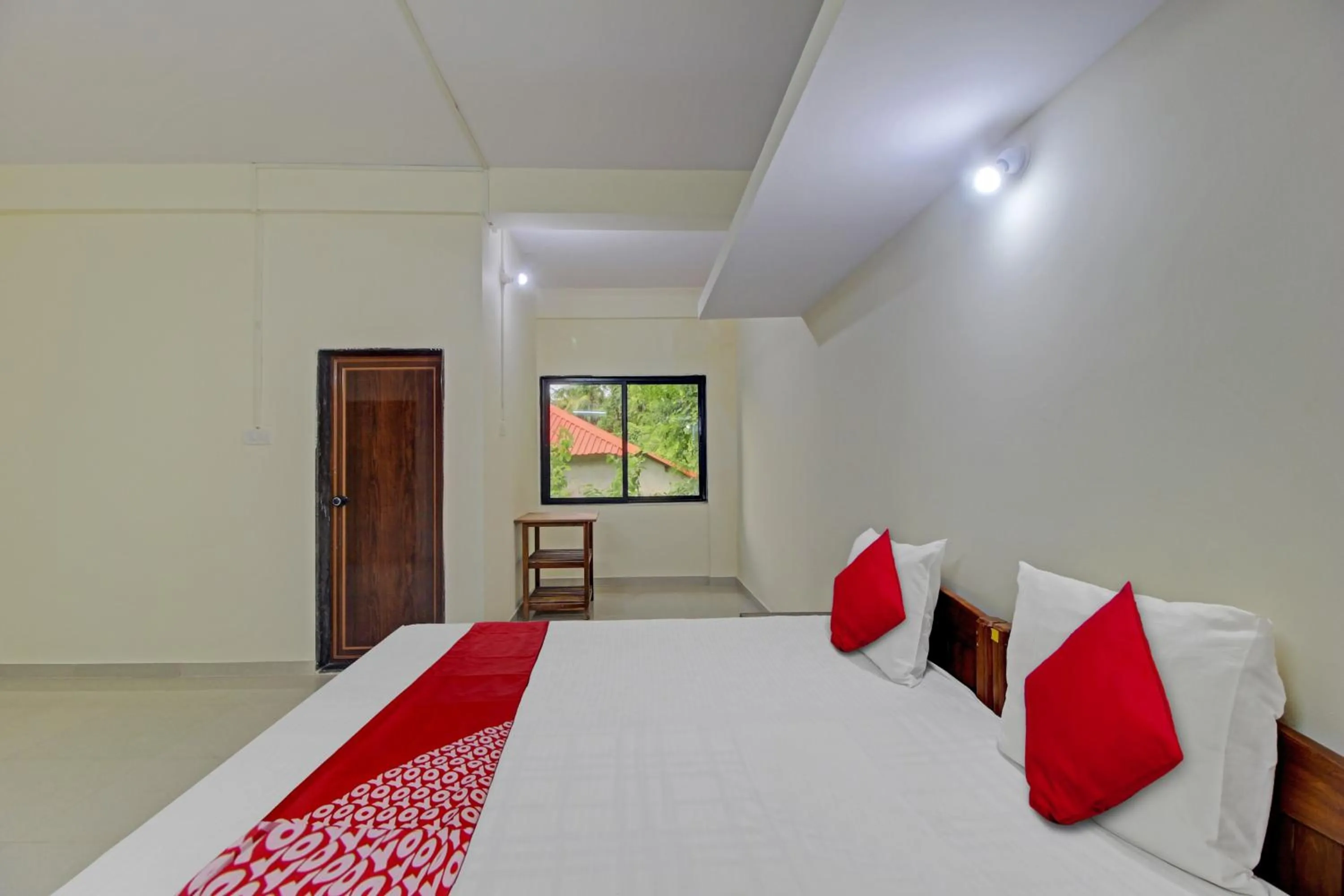 Bedroom in Hotel O Etllina Valley Villa