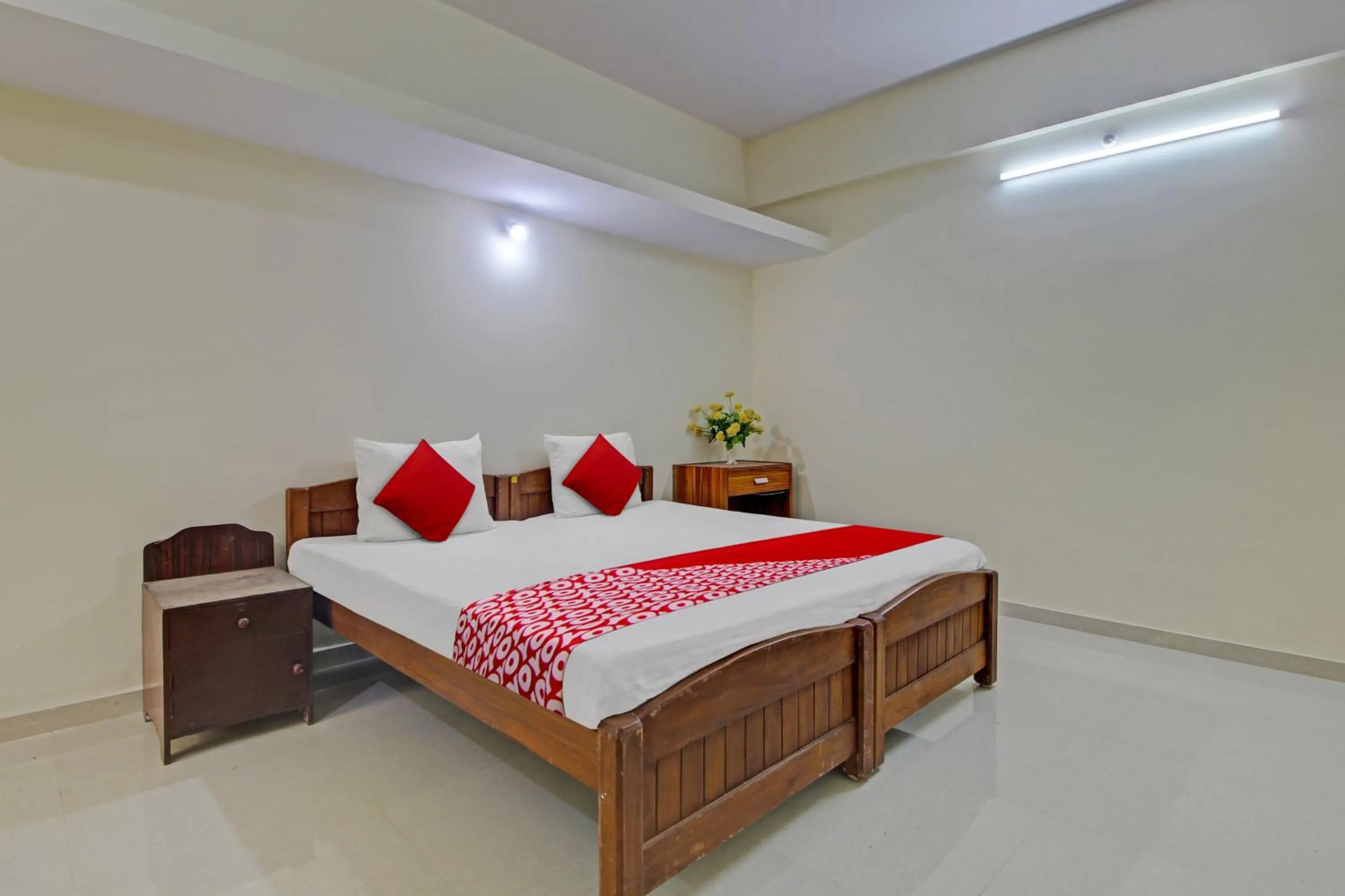 Bedroom in Hotel O Etllina Valley Villa