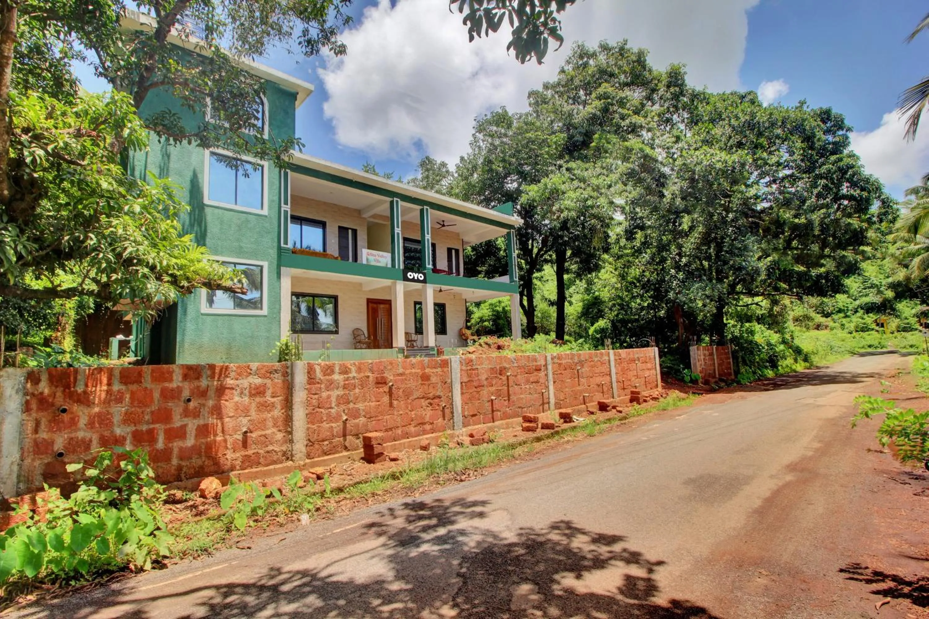 Facade/entrance in Hotel O Etllina Valley Villa