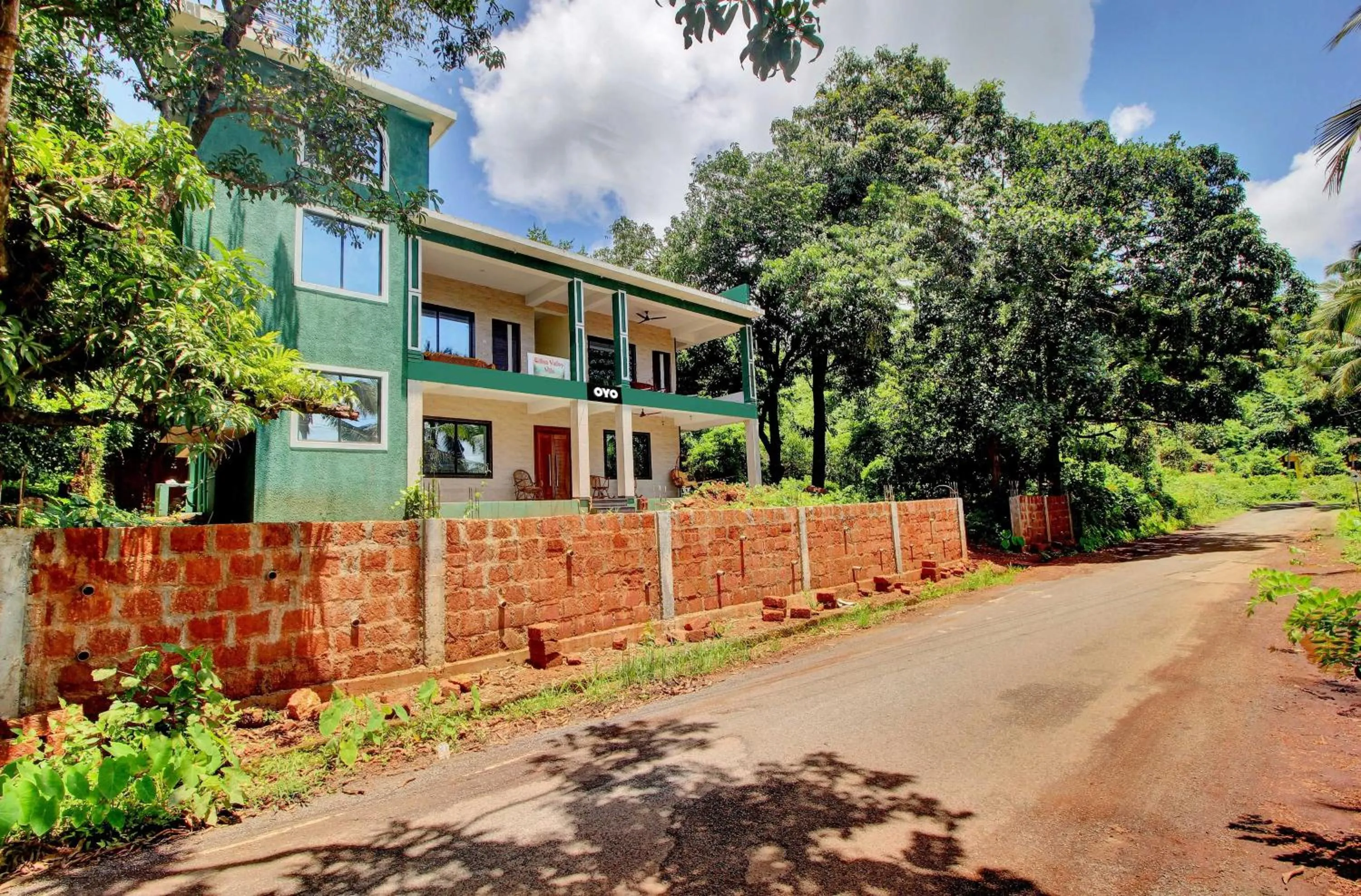 Facade/entrance in Hotel O Etllina Valley Villa