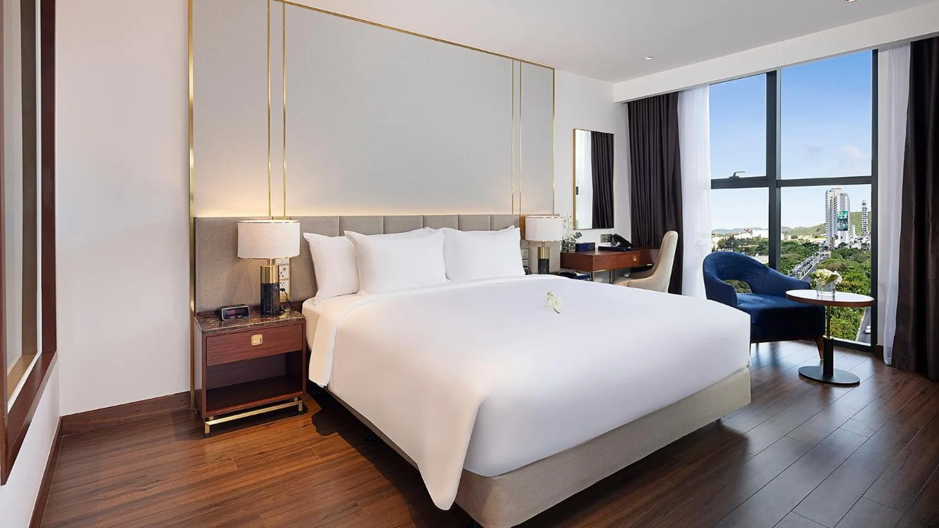 Sea view, Bed in Best Western Premier Marvella Nha Trang