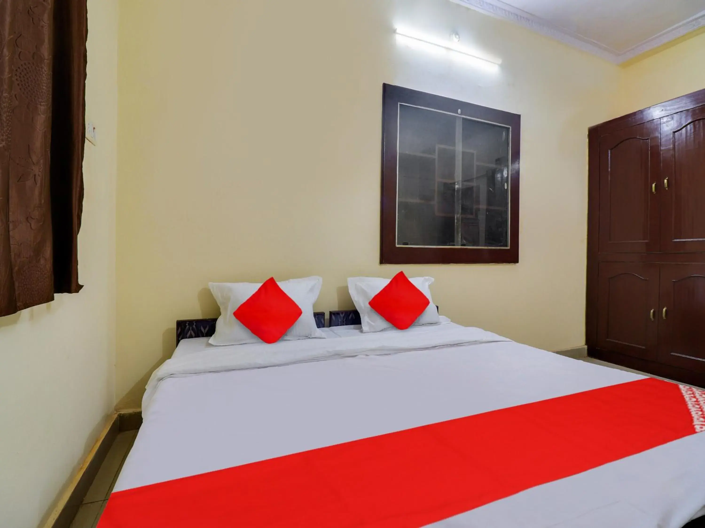 Bedroom, Bed in Hotel O GURUKRIPA INN Bedroom, Bed in Hotel O GURUKRIPA INN