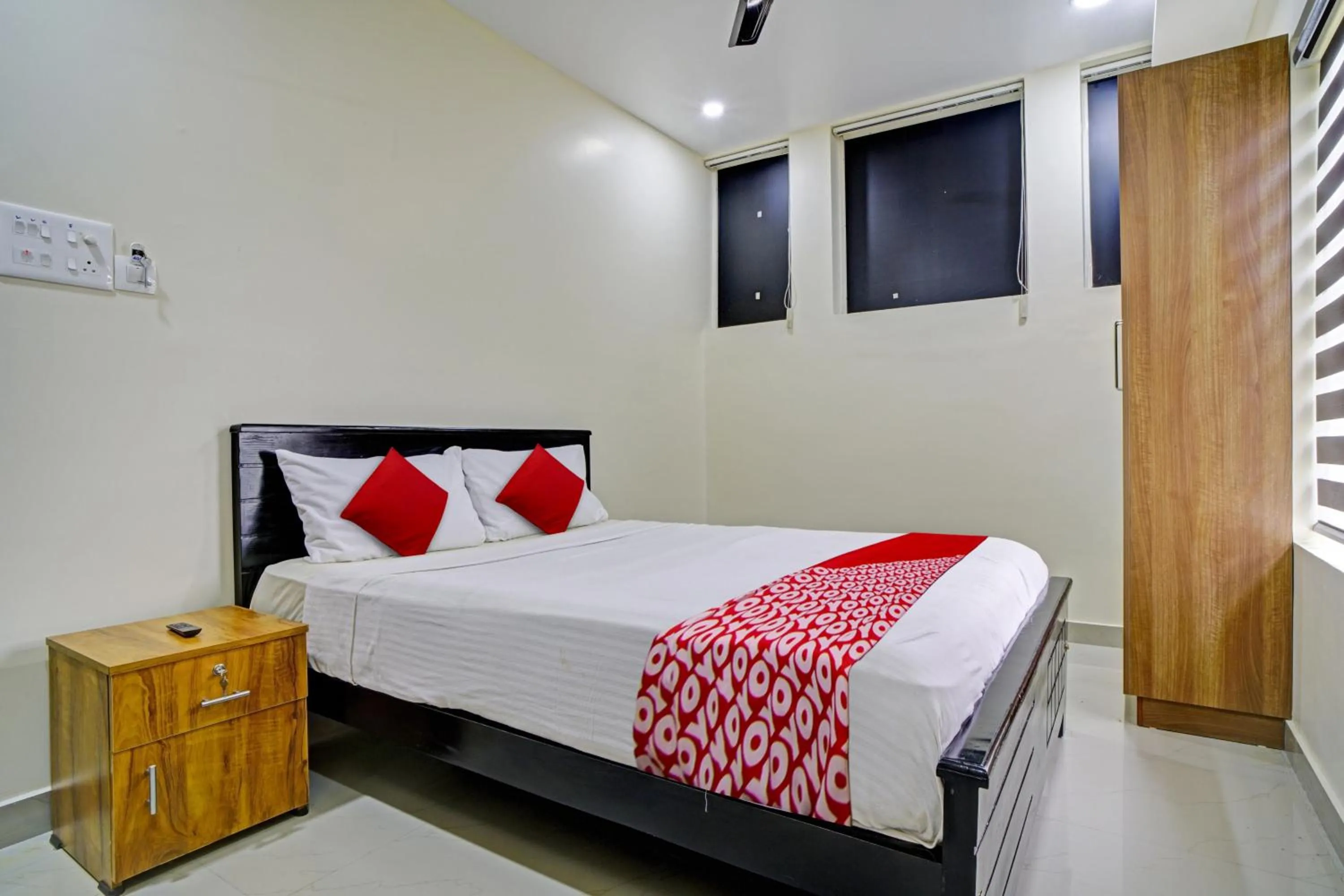 Bedroom, Bed in Hotel O Crystal Executive Suites