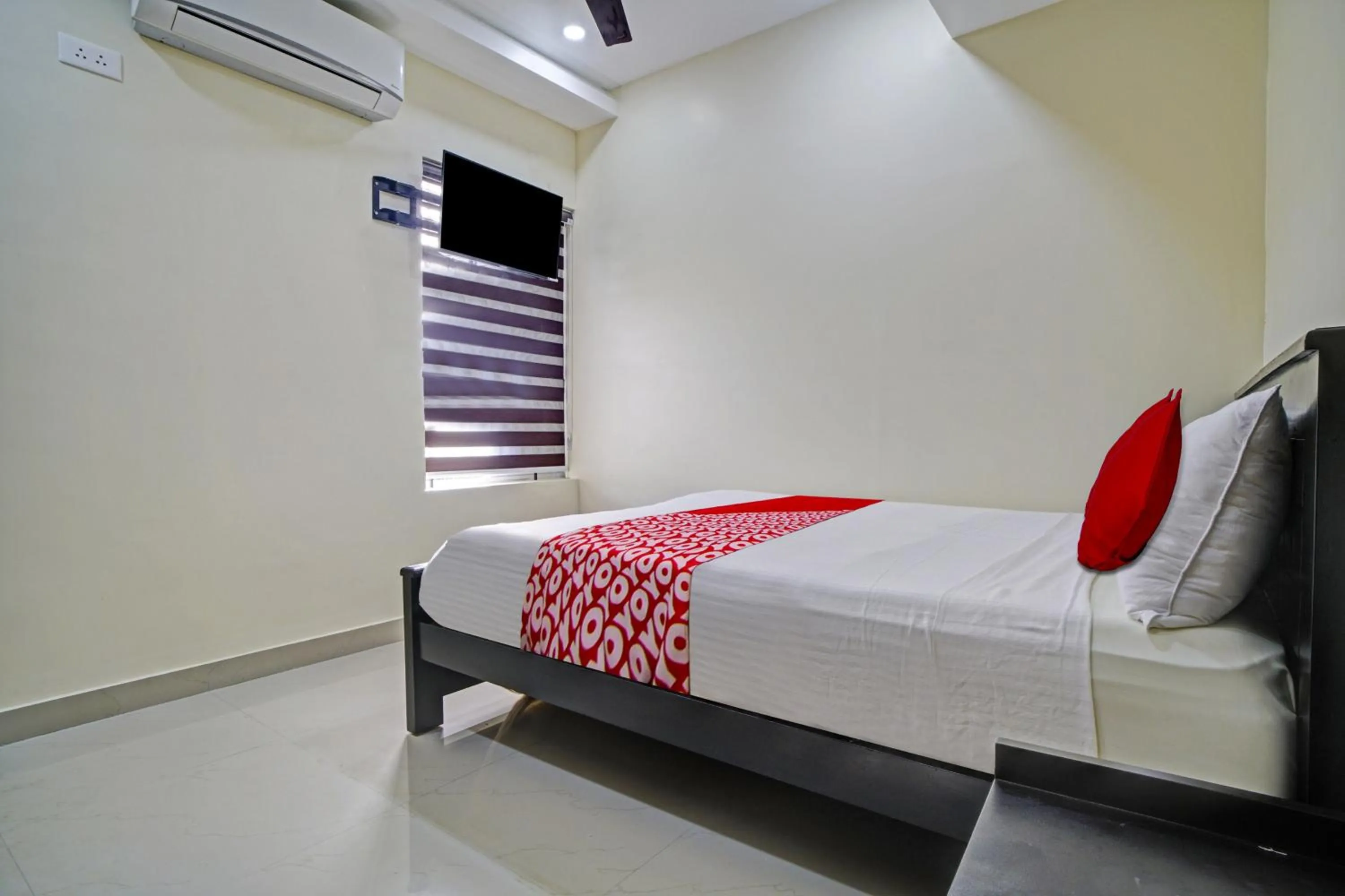 Bedroom, Bed in Super Hotel O Crystal Executive Suites