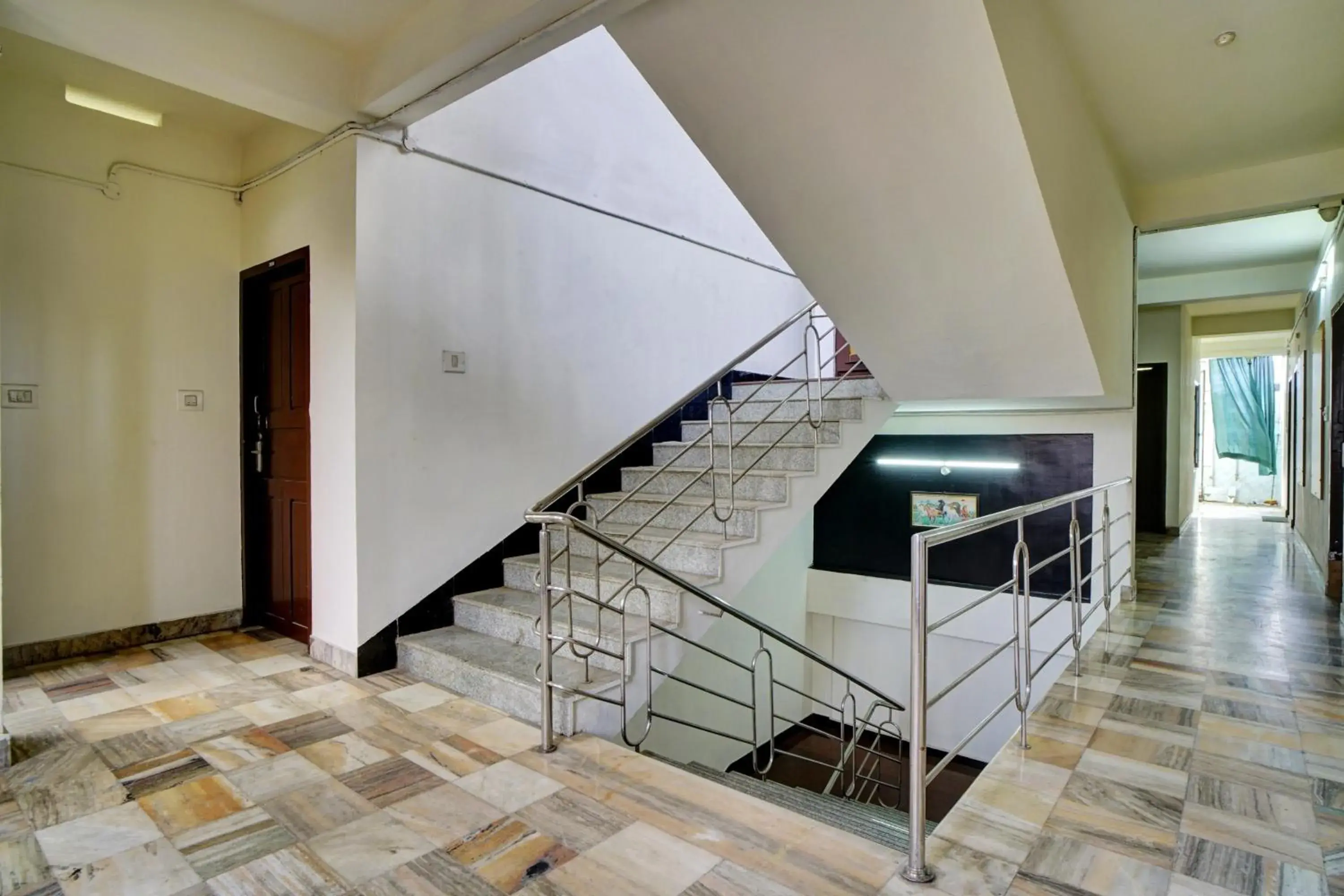 Facade/entrance in Hotel O Highway Inn Facade/entrance in Hotel O Highway Inn