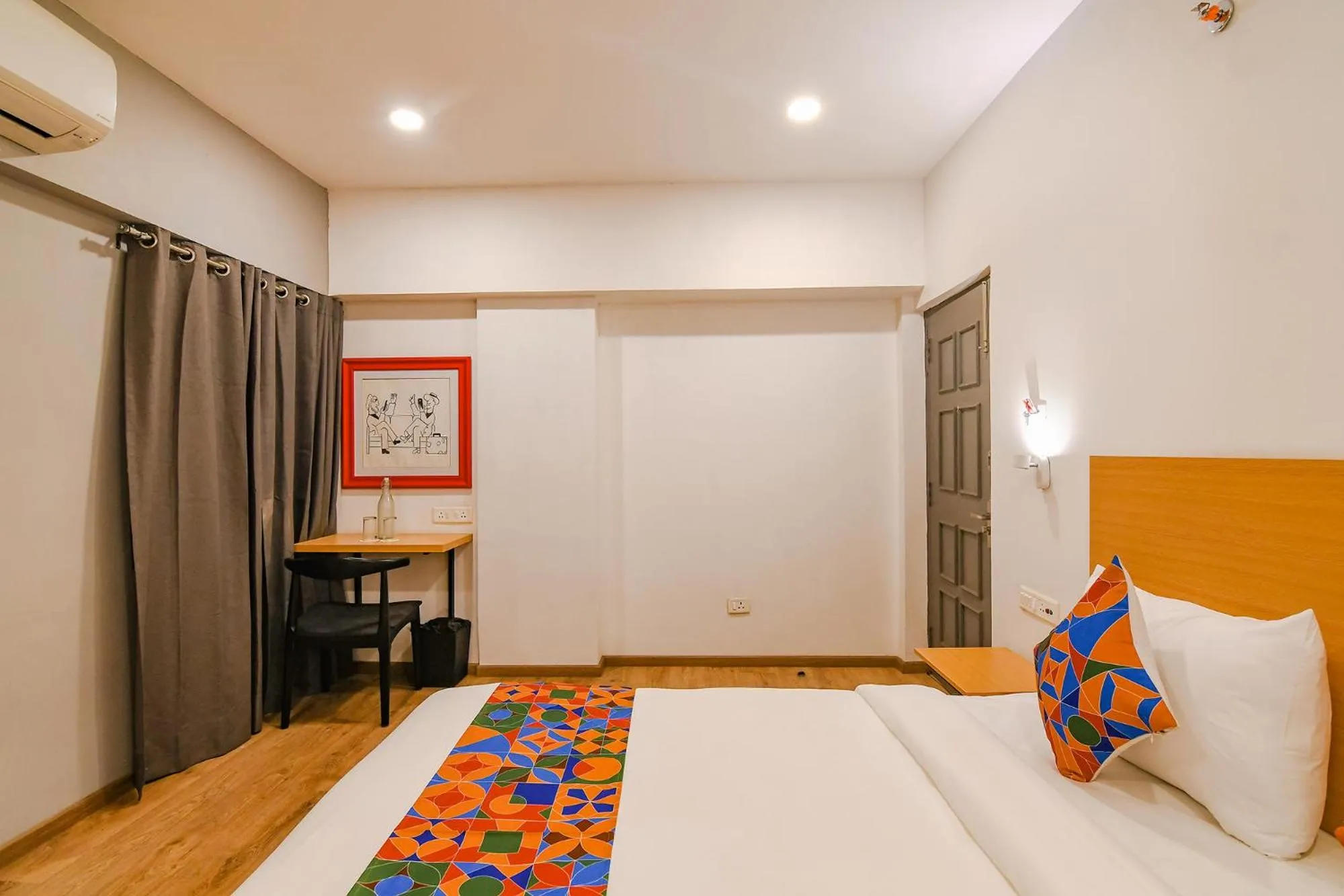 Bed in FabHotel Sayeeda International - 600m from Park Circus 7 Point