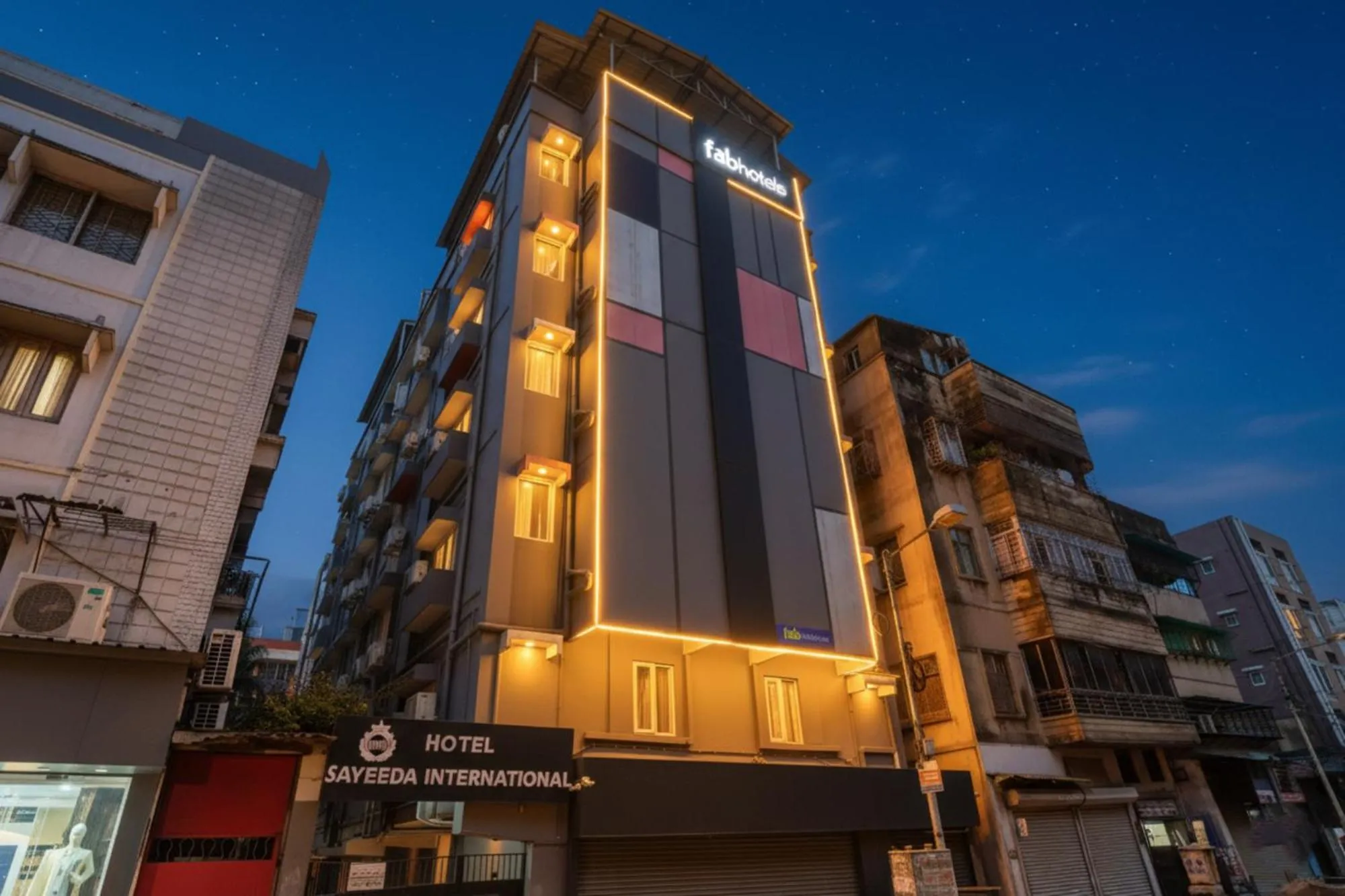 Property building in FabHotel Sayeeda International - 600m from Park Circus 7 Point