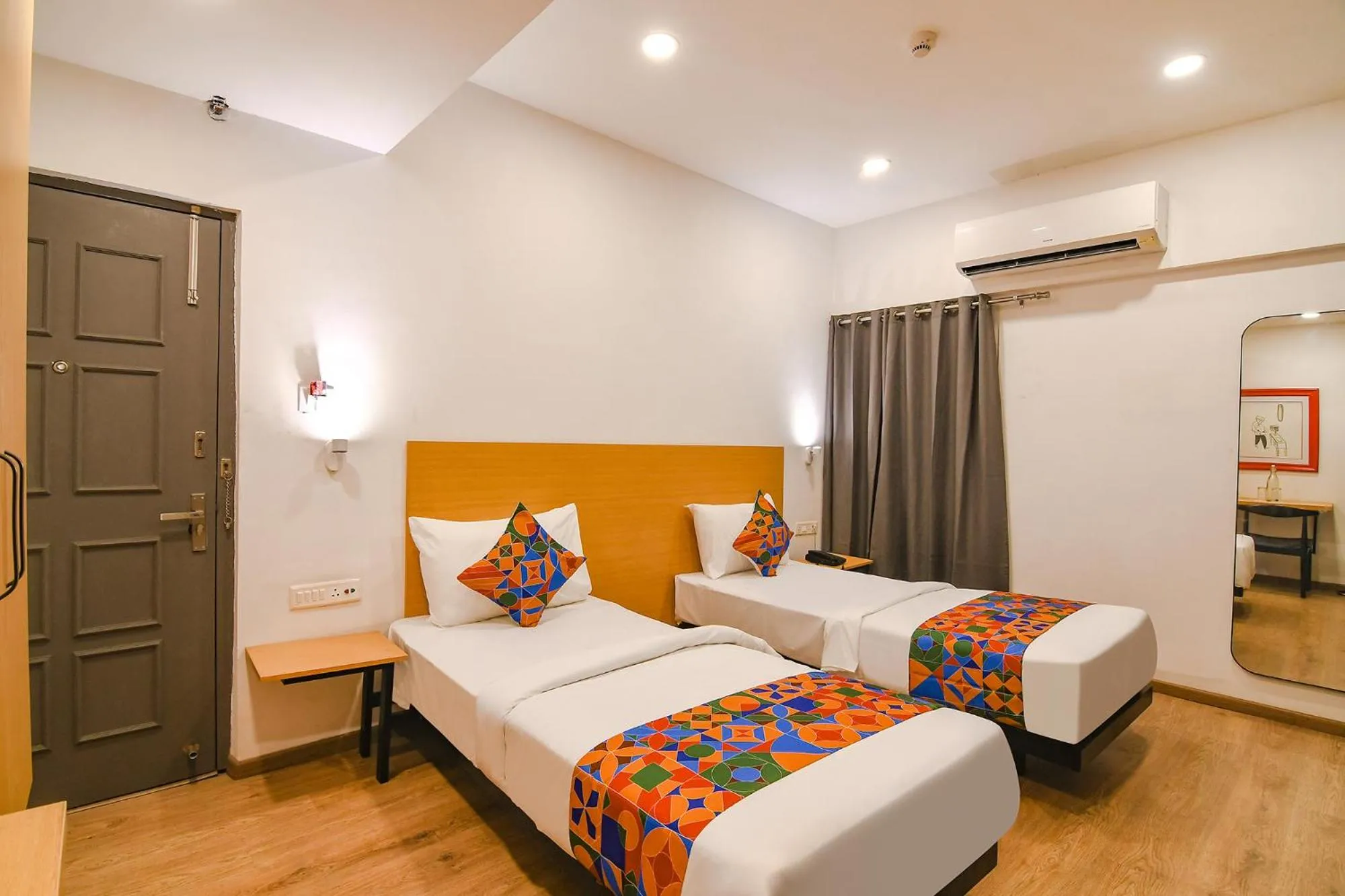 Bed in FabHotel Sayeeda International - 600m from Park Circus 7 Point