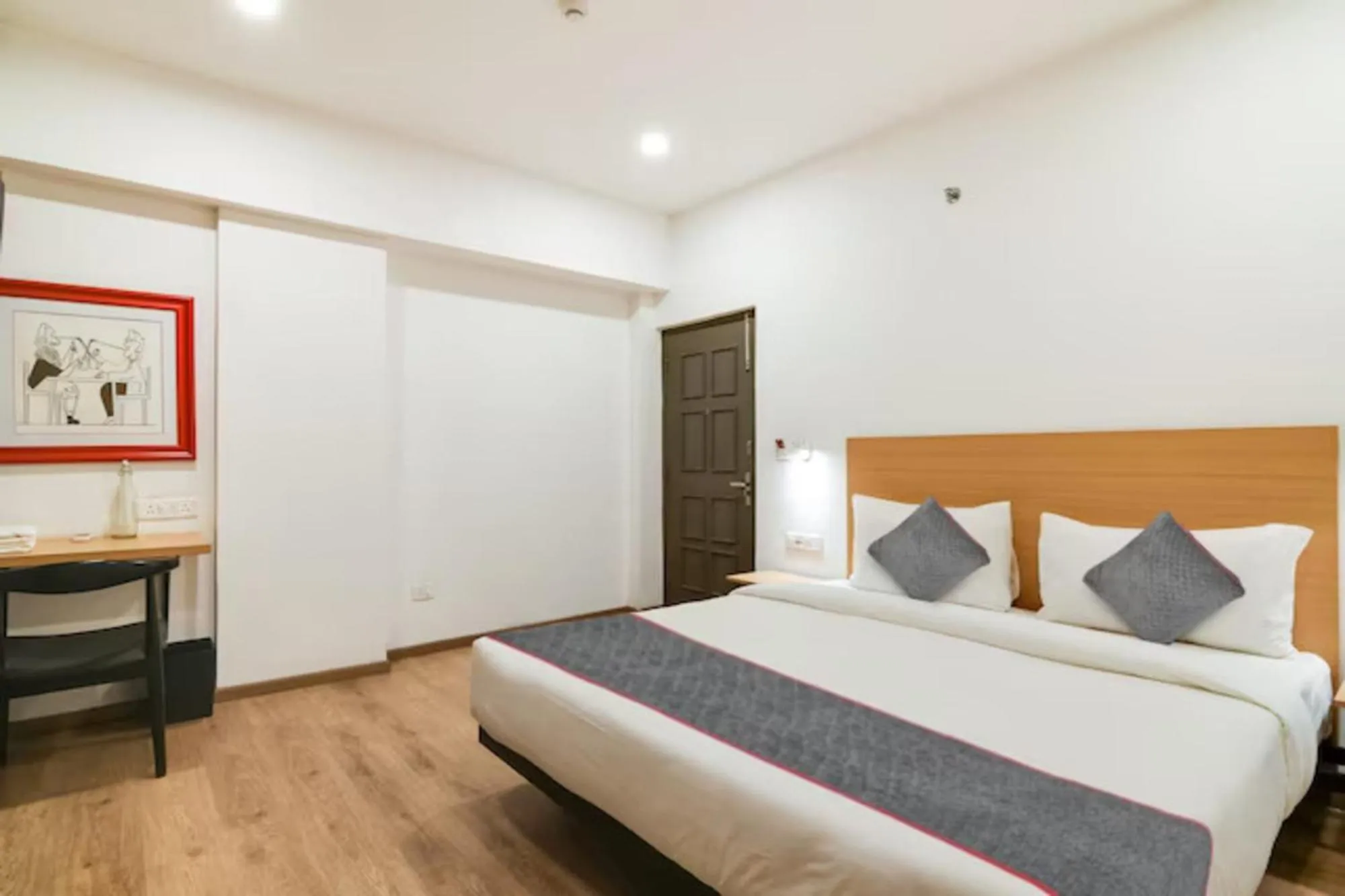 Photo of the whole room, Bed in FabHotel Sayeeda International - 600m from Park Circus 7 Point