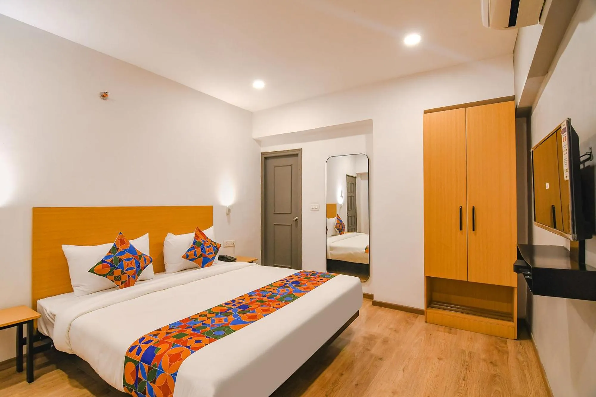 Bed in FabHotel Sayeeda International - 600m from Park Circus 7 Point