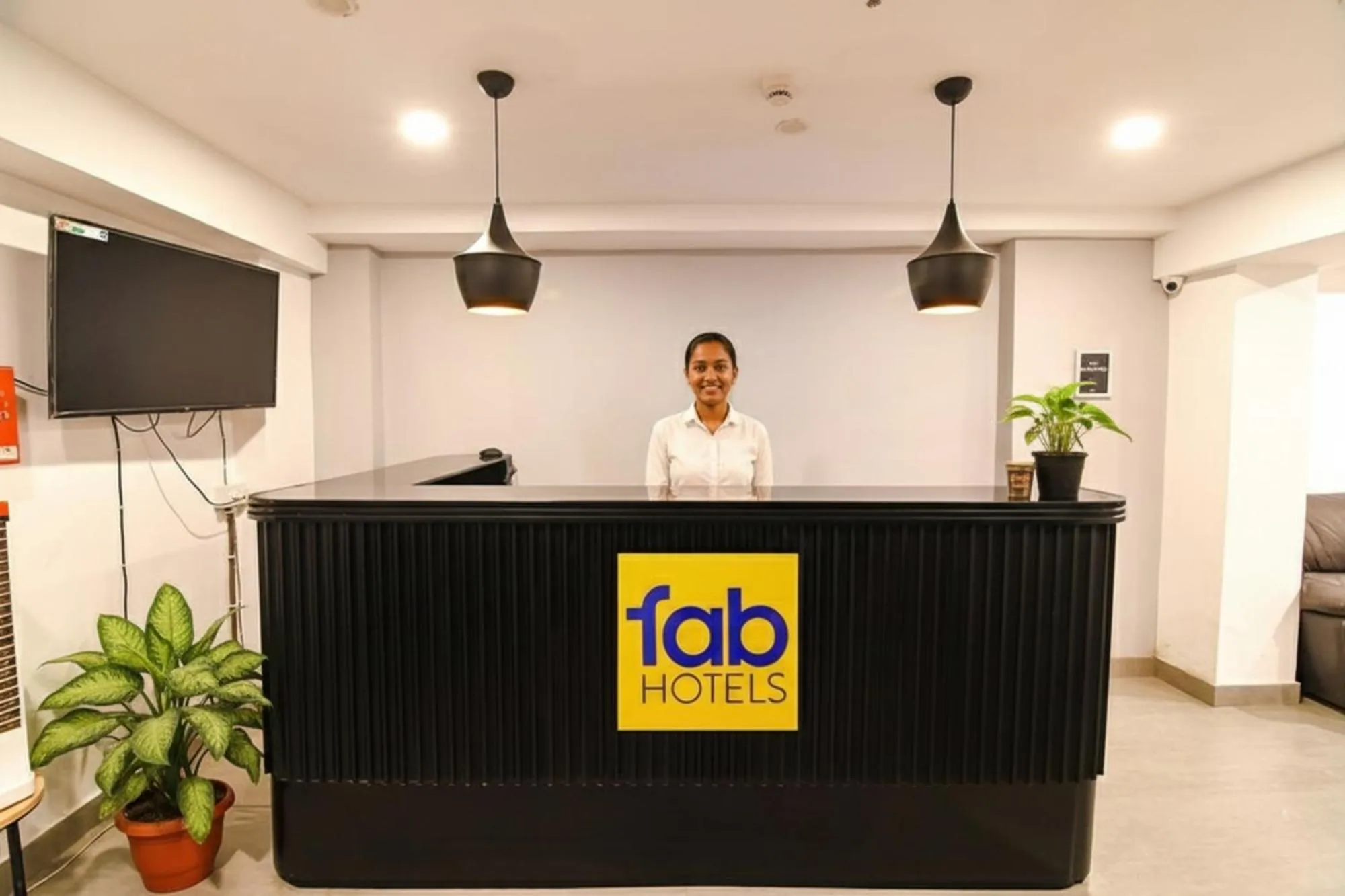 Lobby or reception in FabHotel Sayeeda International - 600m from Park Circus 7 Point
