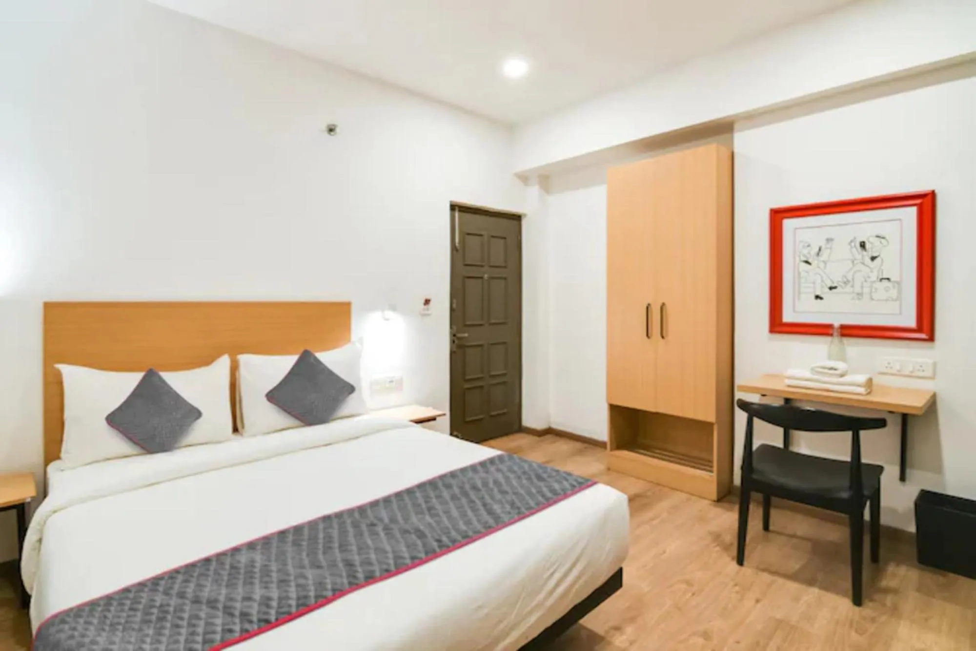 Photo of the whole room, Bed in FabHotel Sayeeda International - 600m from Park Circus 7 Point