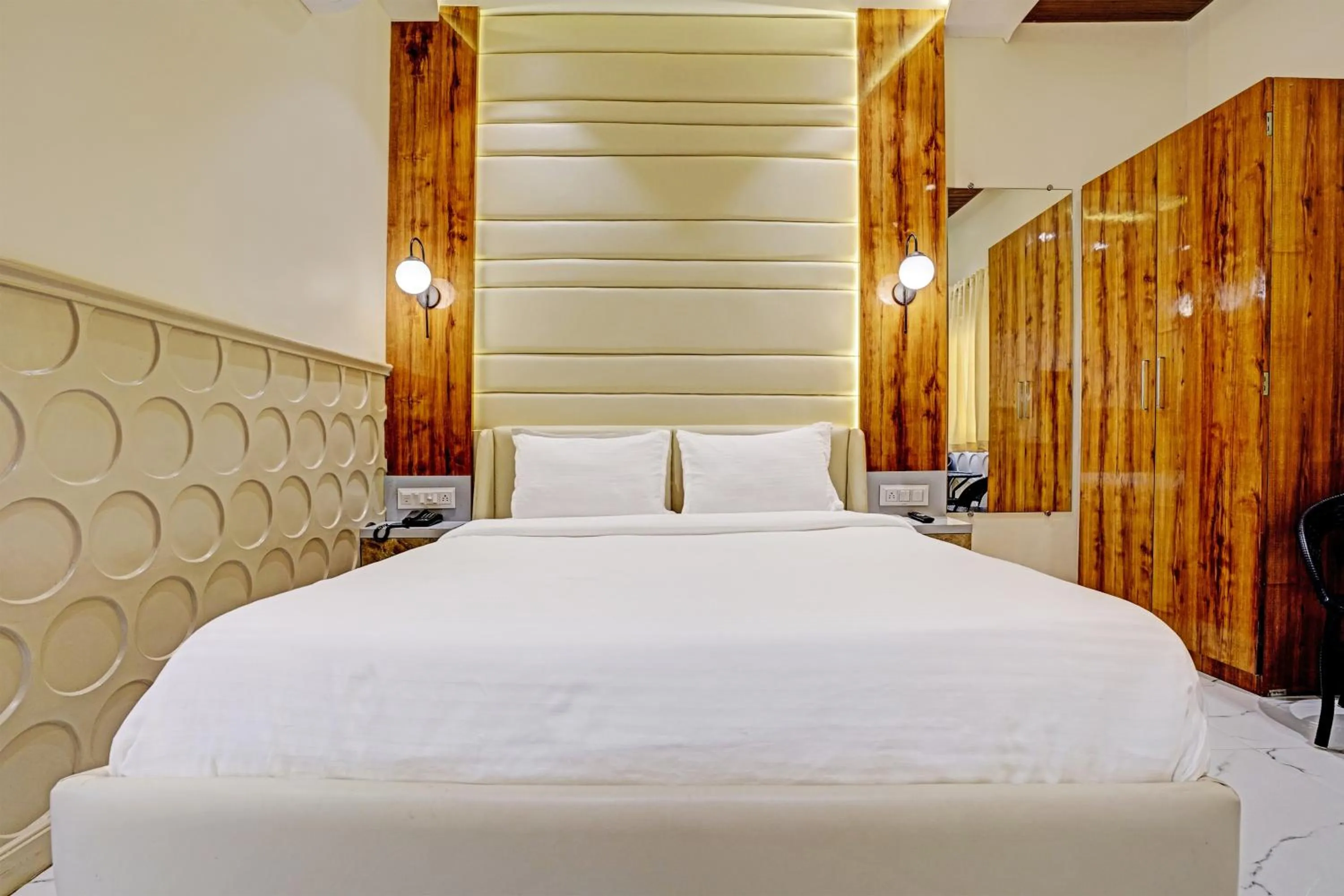 Bedroom in Collection O Palm Springs Beach Resort