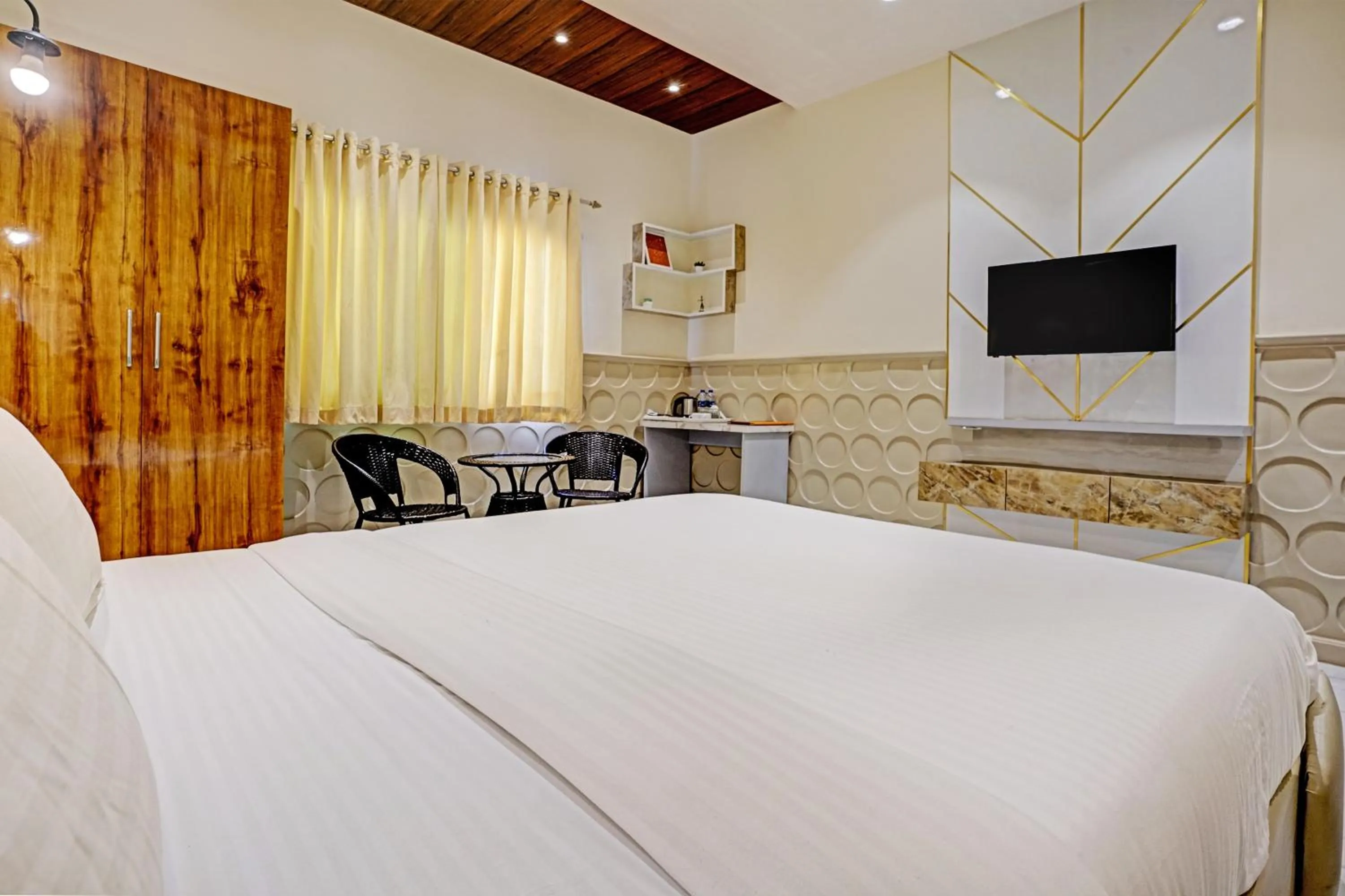 Bedroom, TV/Entertainment Center in Collection O Palm Springs Beach Resort