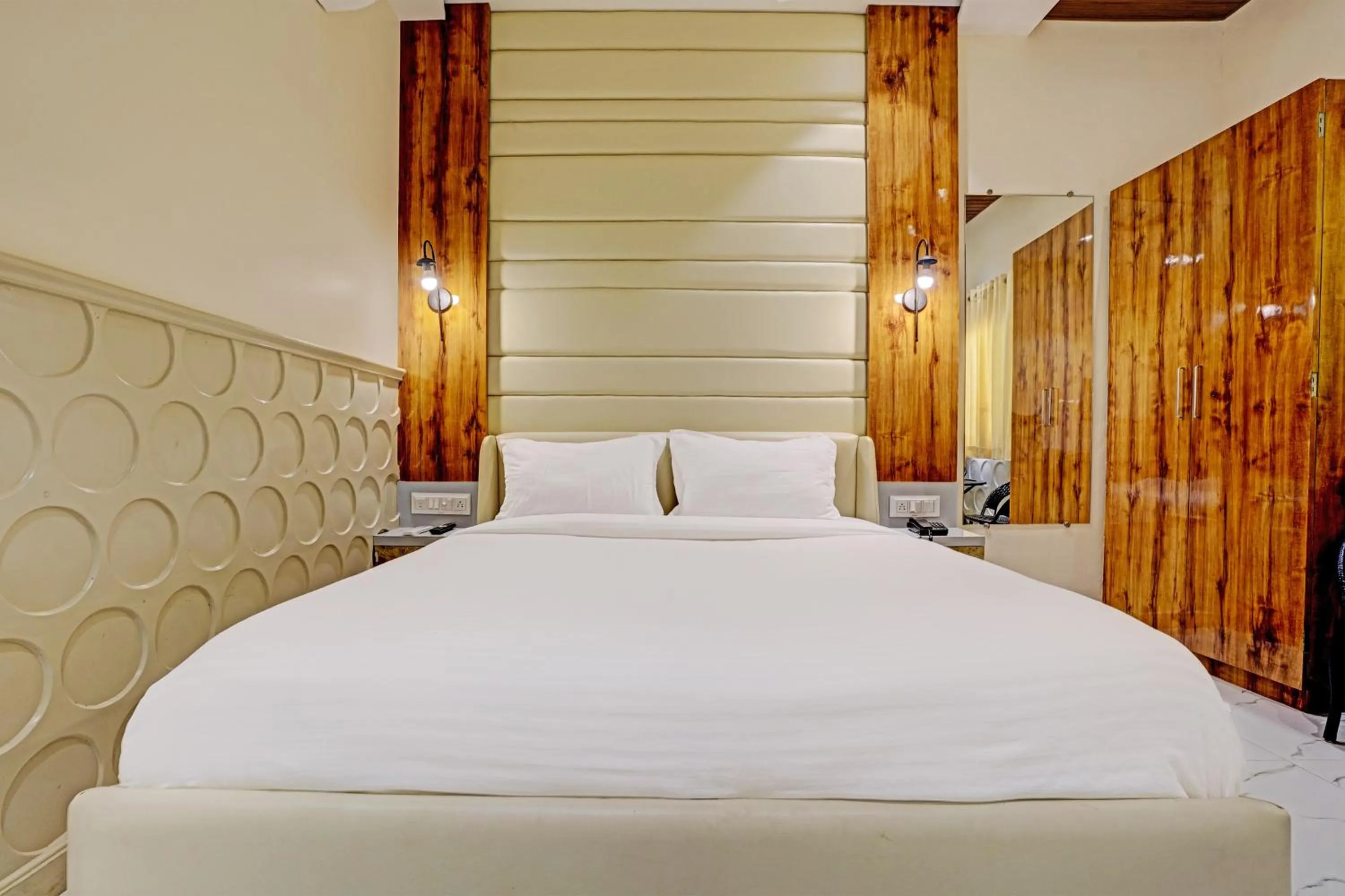 Bedroom in Collection O Palm Springs Beach Resort