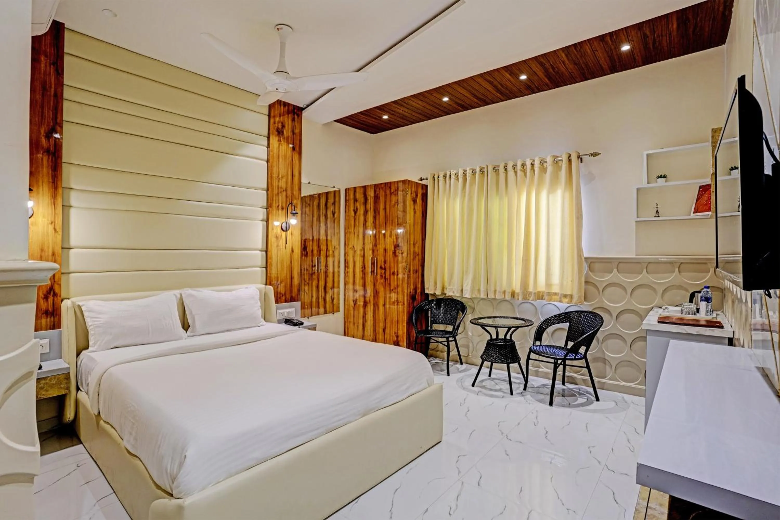 Bedroom in Collection O Palm Springs Beach Resort