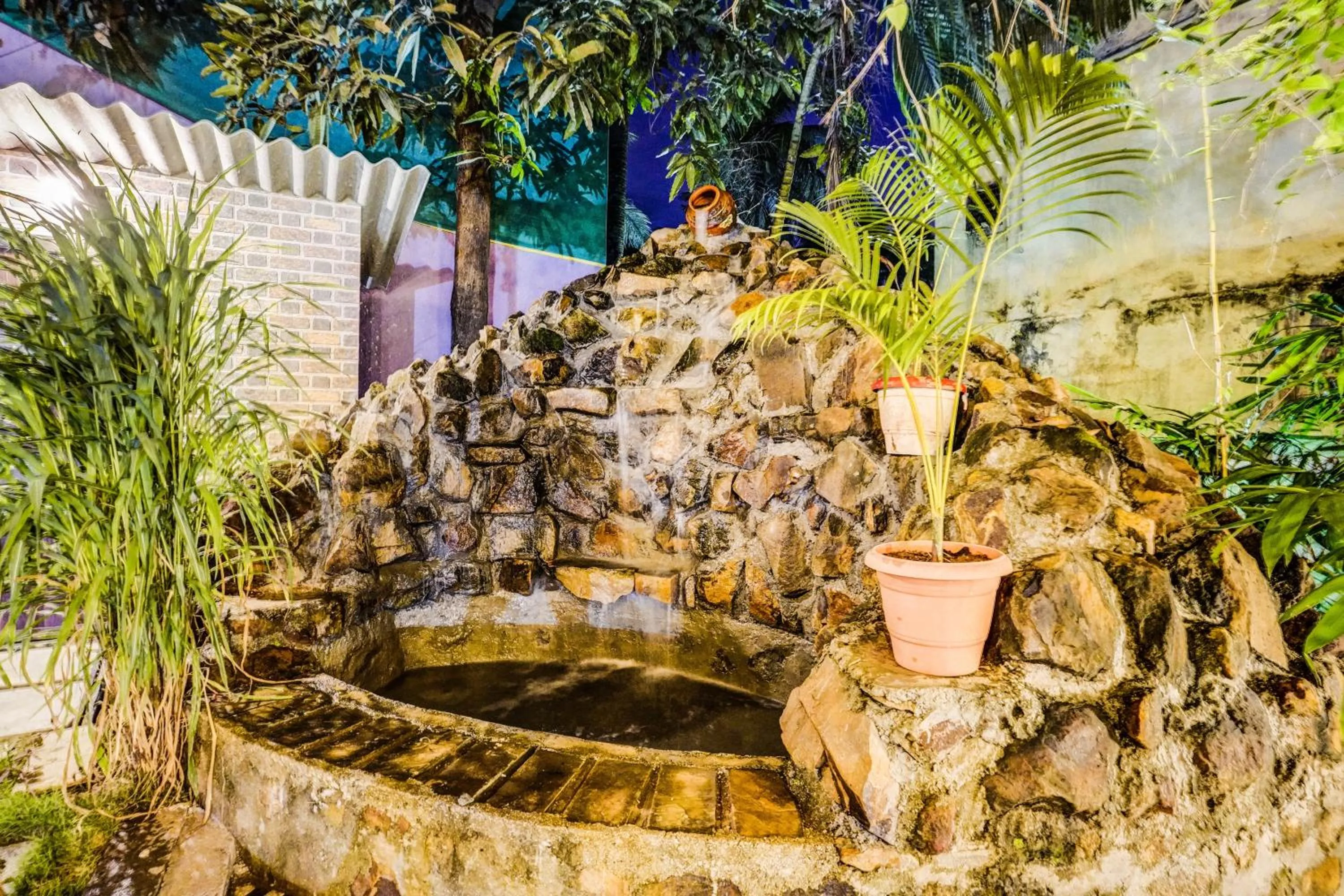 Dining area in Collection O Palm Springs Beach Resort
