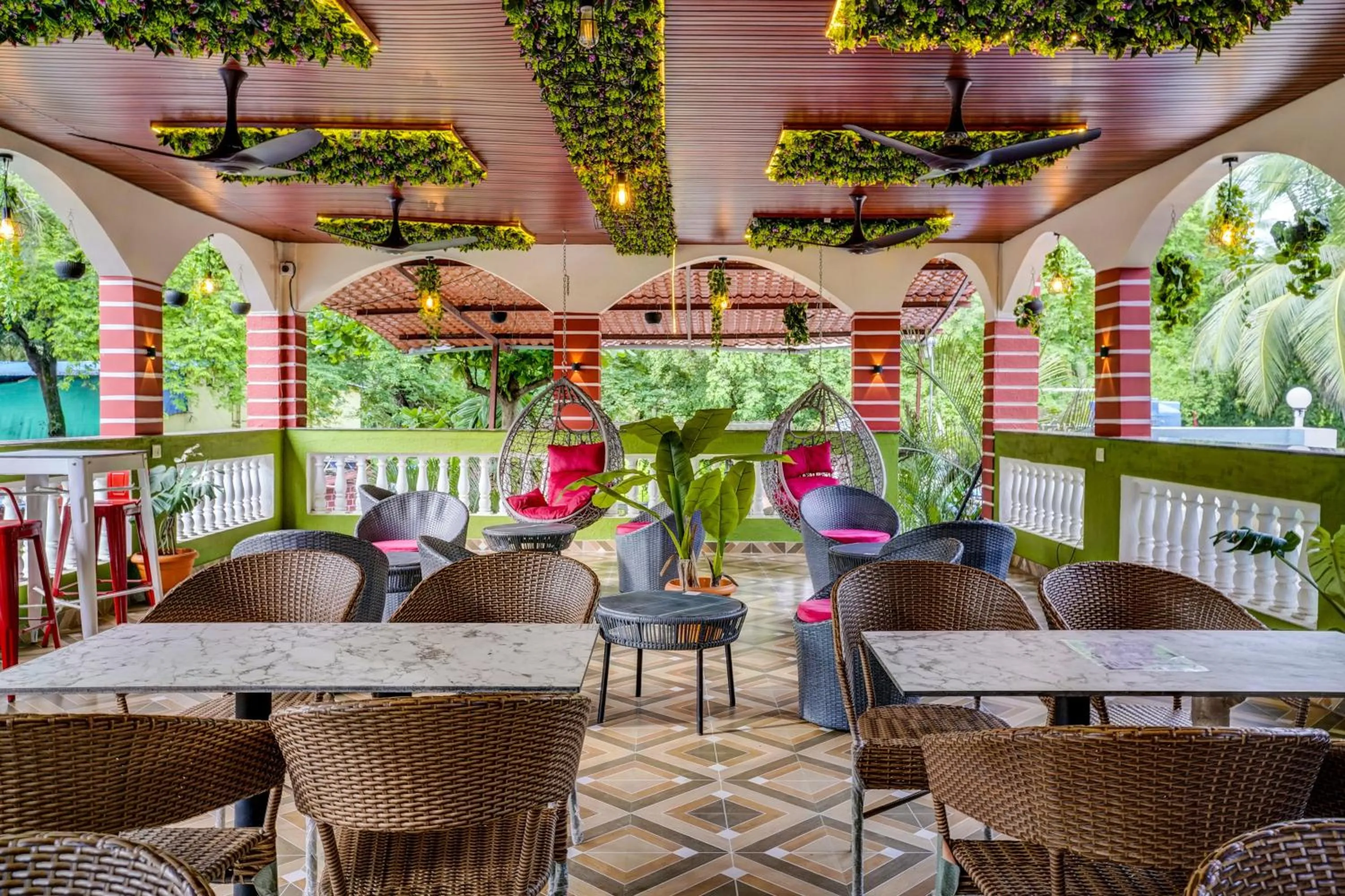 Restaurant/Places to Eat in Collection O Palm Springs Beach Resort