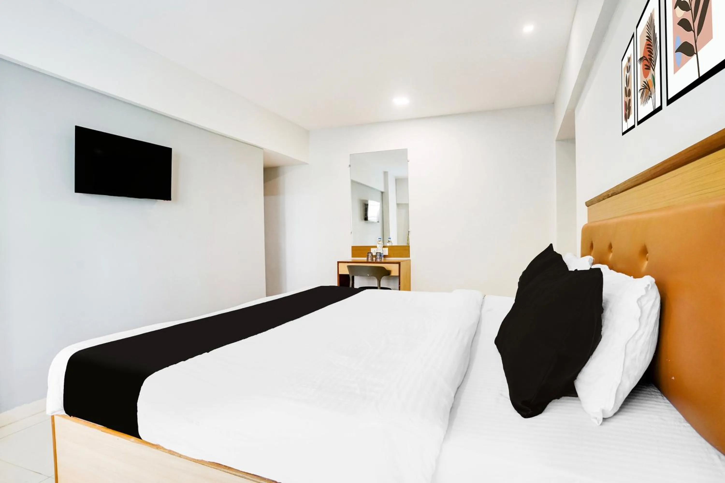 Bedroom, Bed in Super Townhouse Marol Near Mumbai Airport