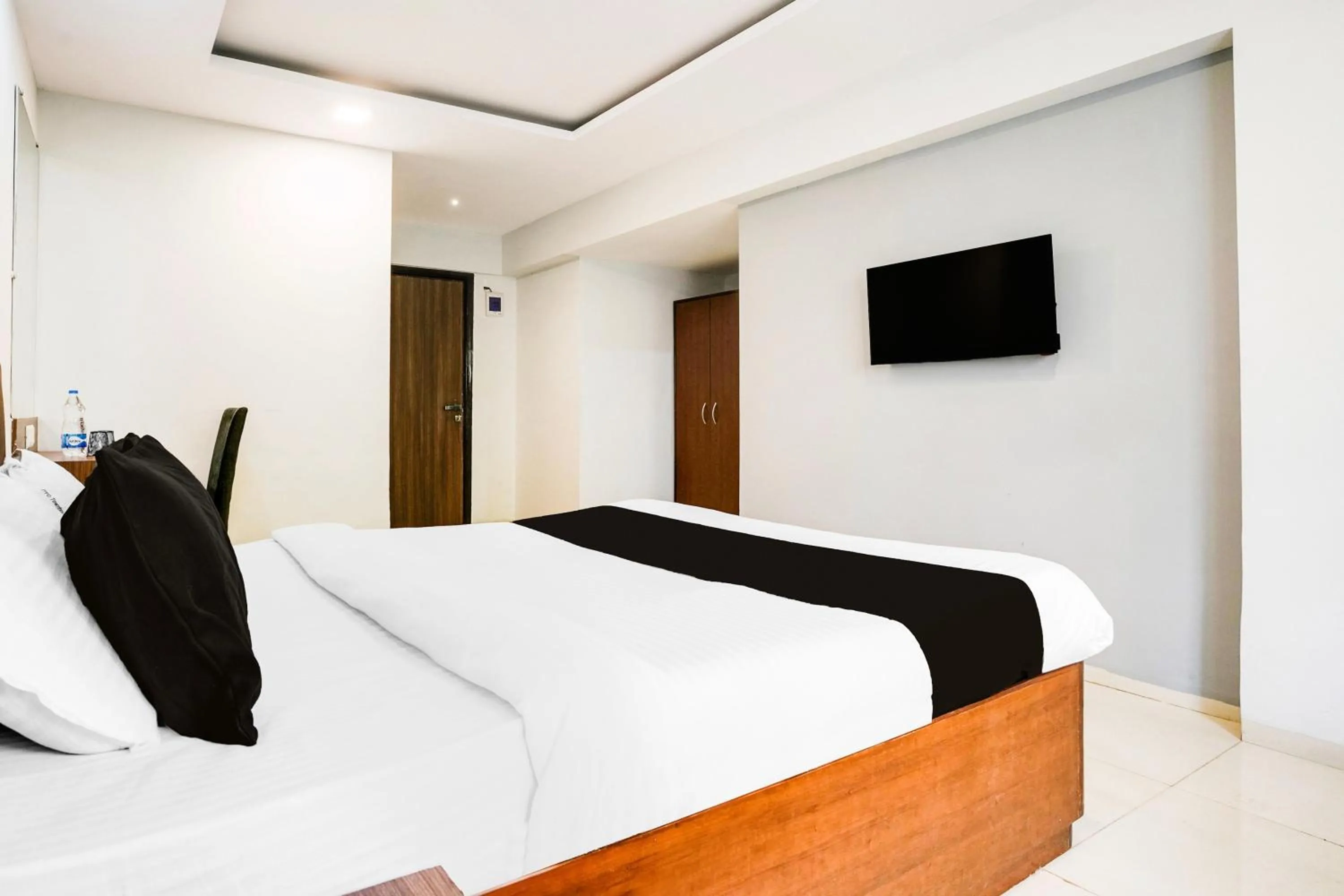 Bedroom, Bed in Super Townhouse Marol Near Mumbai Airport