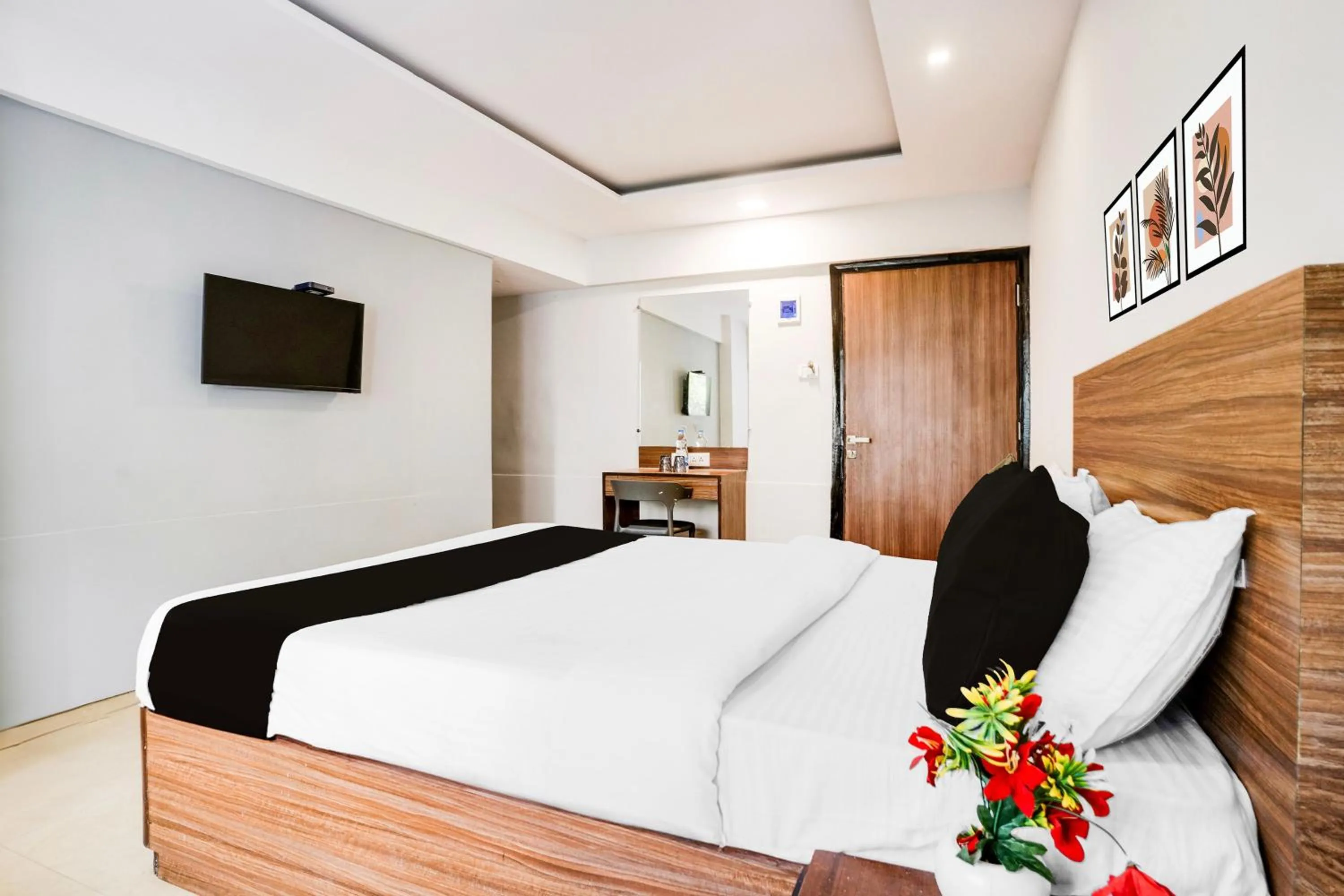 Bedroom, Bed in Super Townhouse Marol Near Mumbai Airport