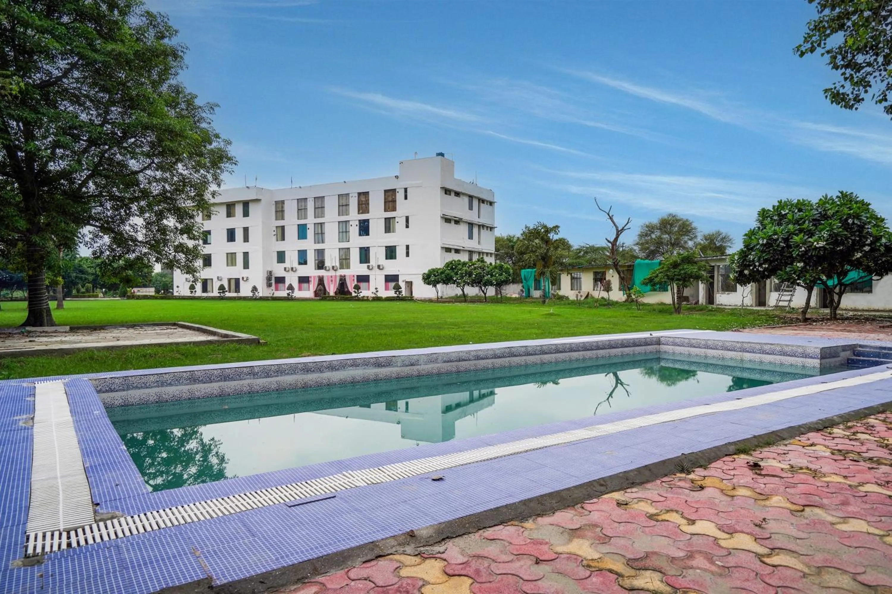 Swimming Pool in Palette - Hotel Nature Retreat Resort