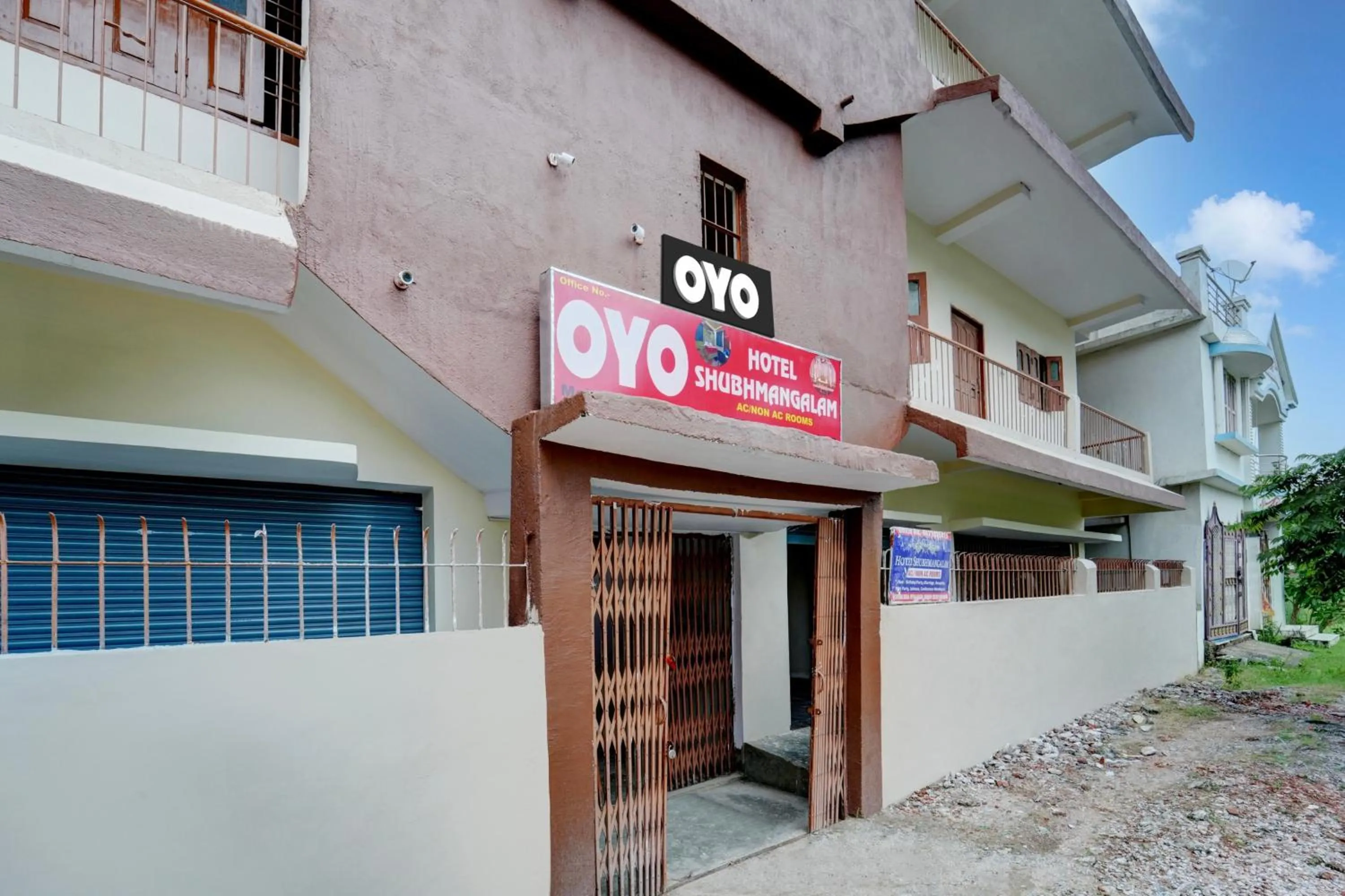 Facade/entrance in OYO Flagship Hotel Shubhmangalam
