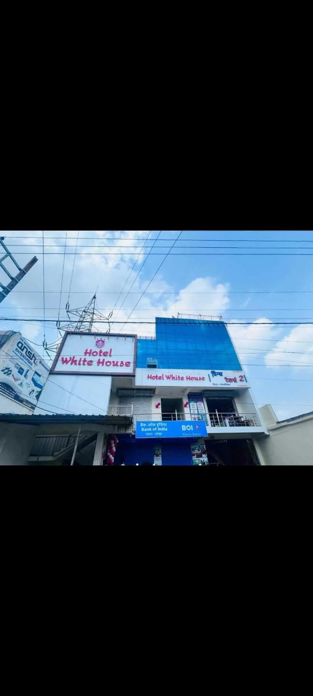Facade/entrance in Hotel O White House