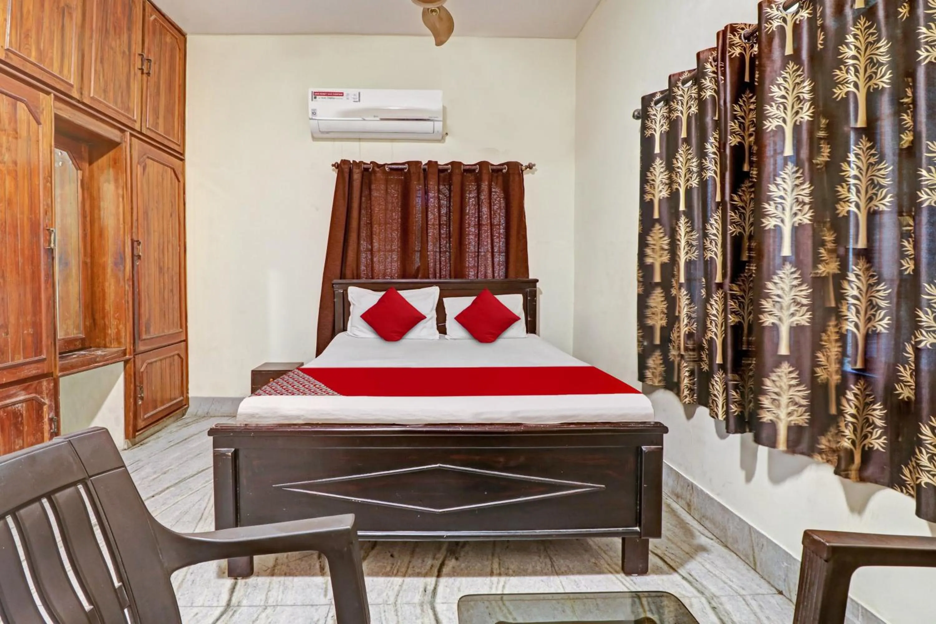 Bedroom in OYO Flagship Akshaya Villa