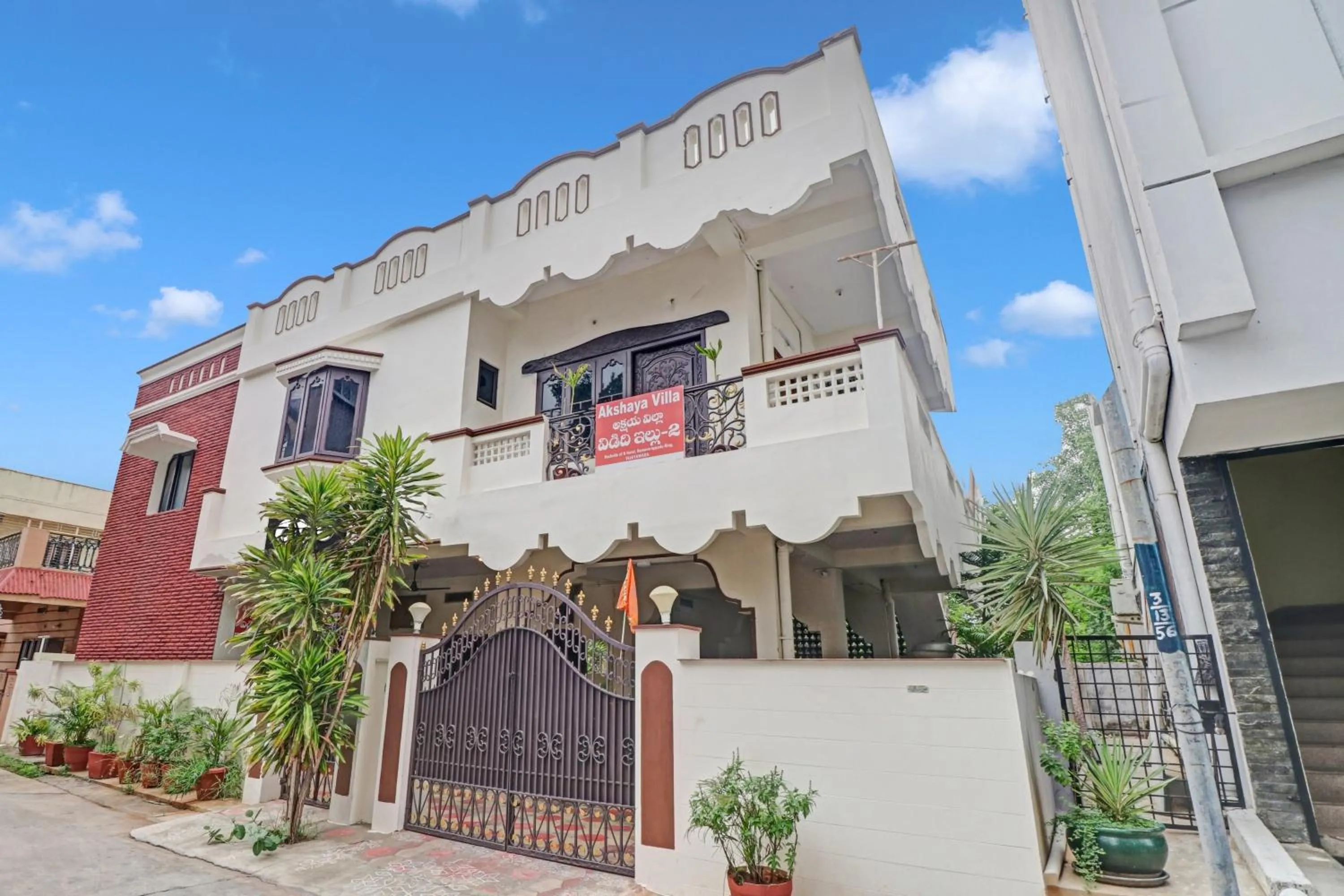 Facade/entrance, Property Building in OYO Flagship Akshaya Villa