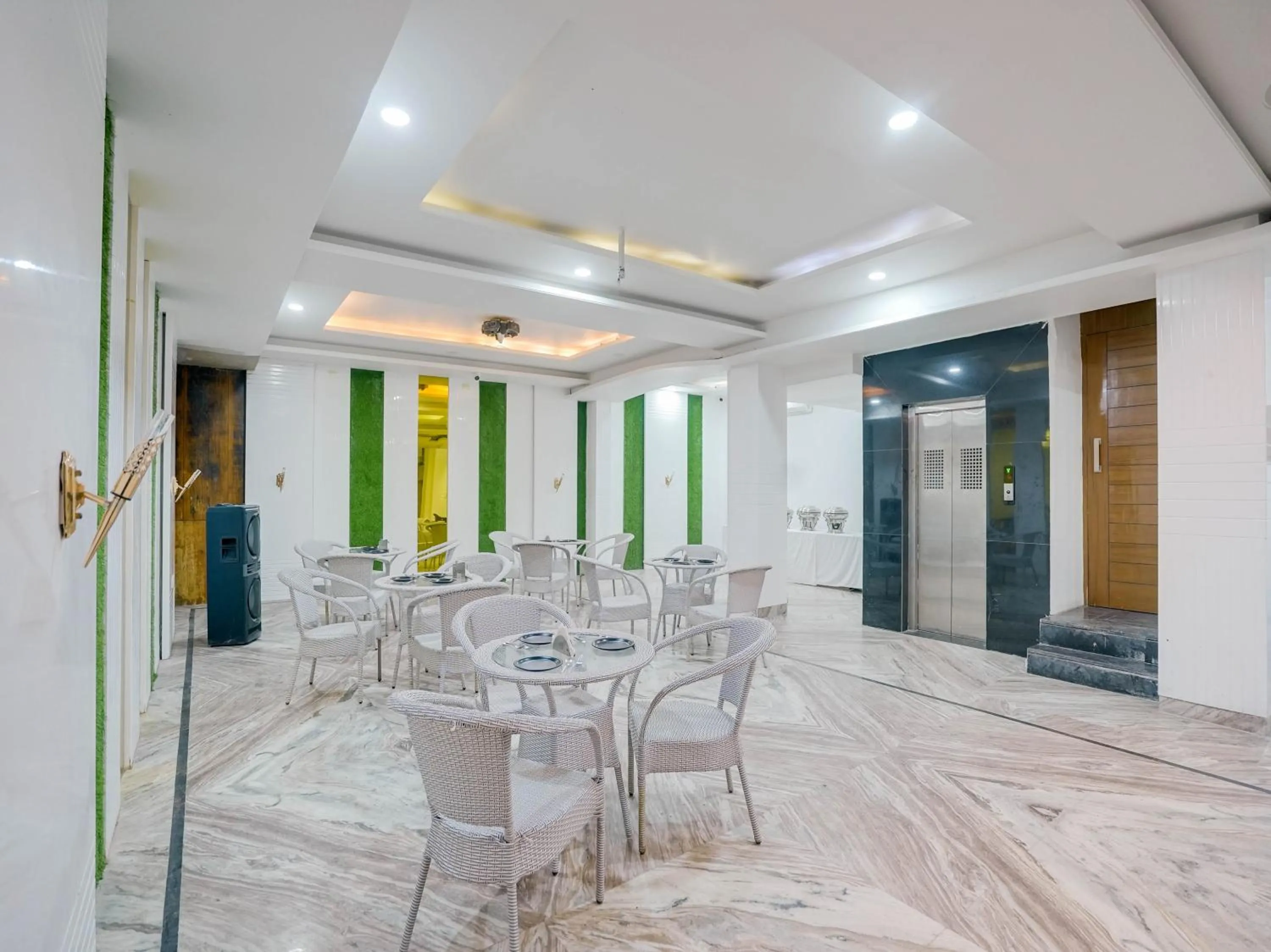 Restaurant/places to eat in Collection O Hotel Omni Bliss