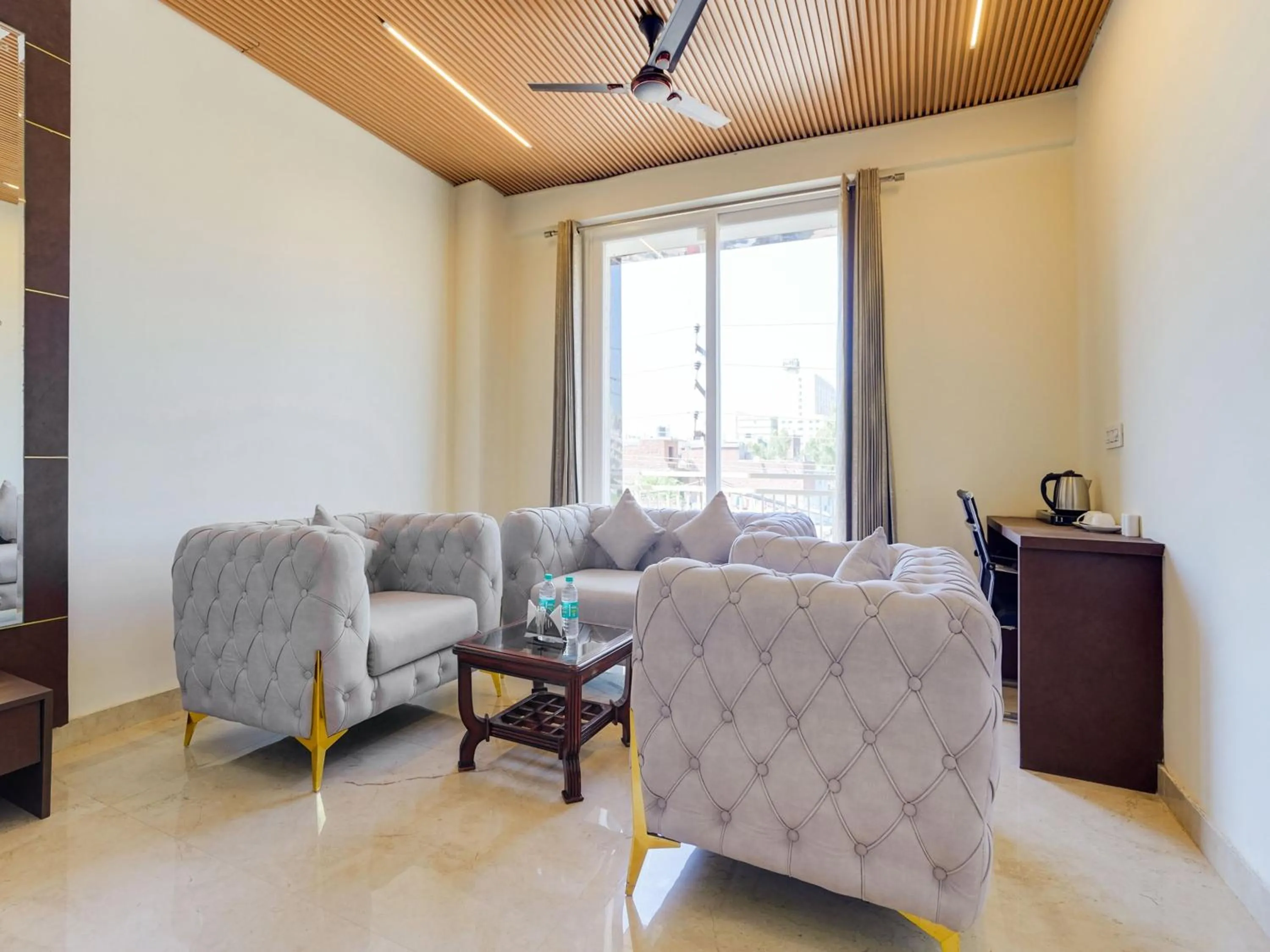 Bedroom, Seating Area in Collection O Hotel Omni Bliss