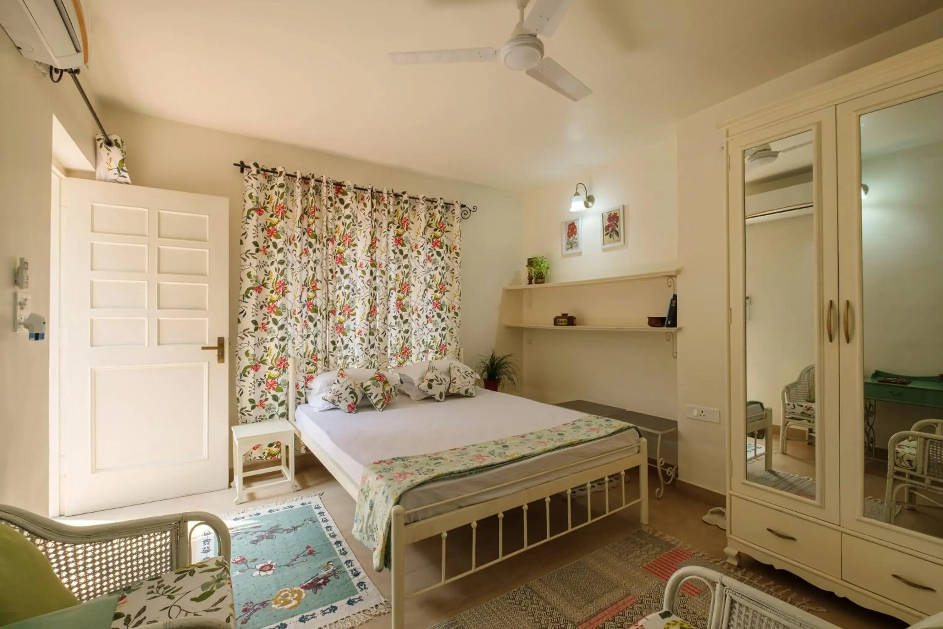 Deluxe Double Room in Shree Nikunj - A Luxury Boutique Homestay in Jaipur Deluxe Double Room in Shree Nikunj - A Luxury Boutique Homestay in Jaipur
