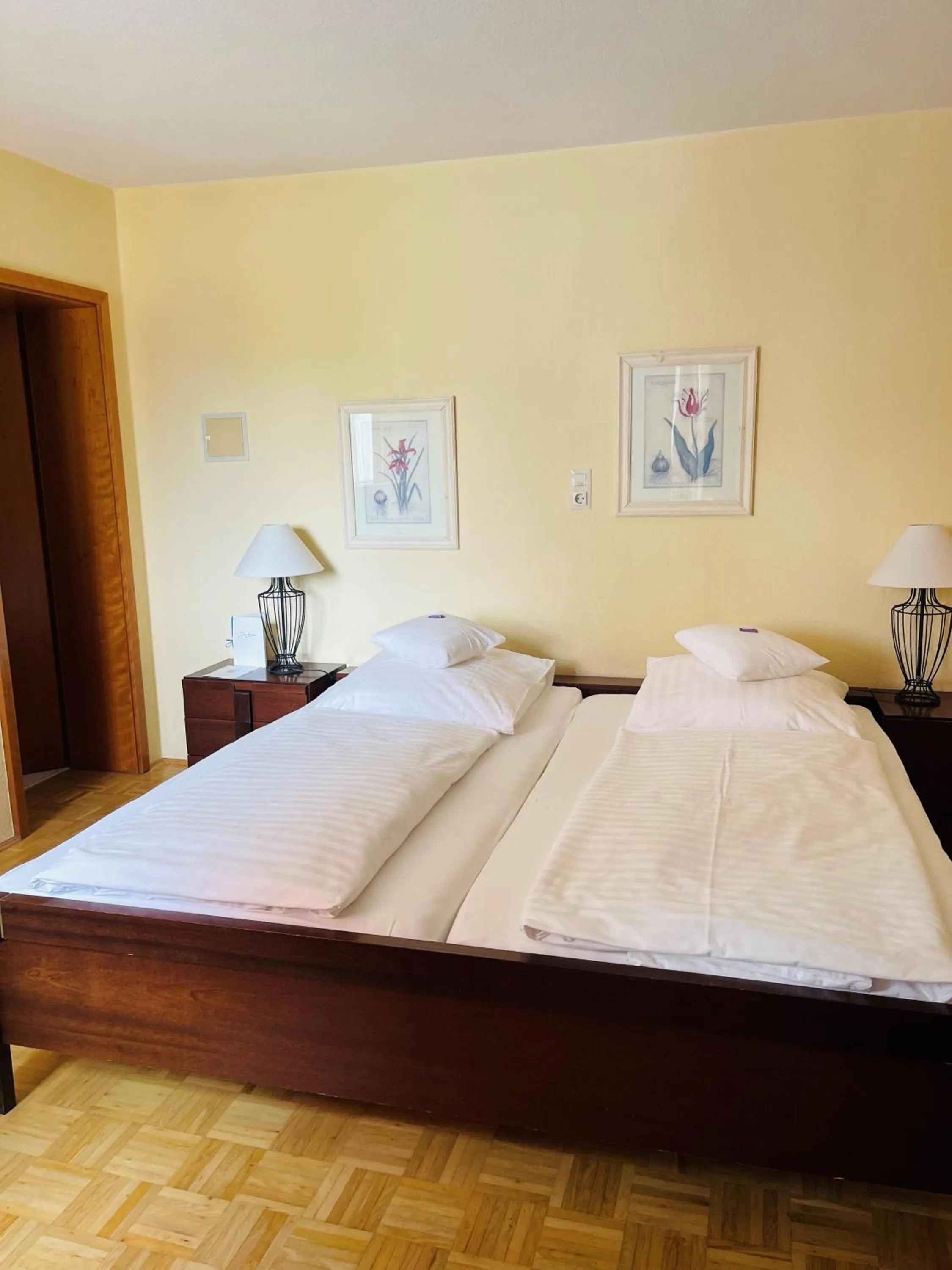 Photo of the whole room, Bed in Hotel Jungbräu