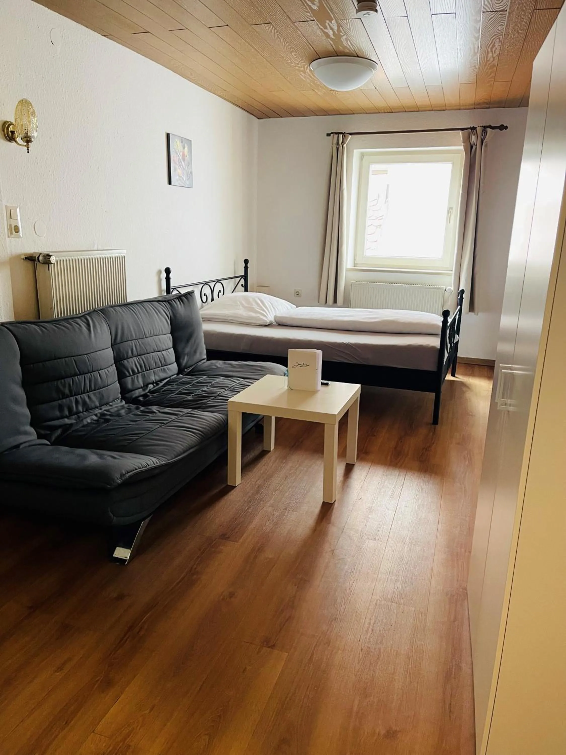 Bedroom, Bed in Hotel Jungbräu