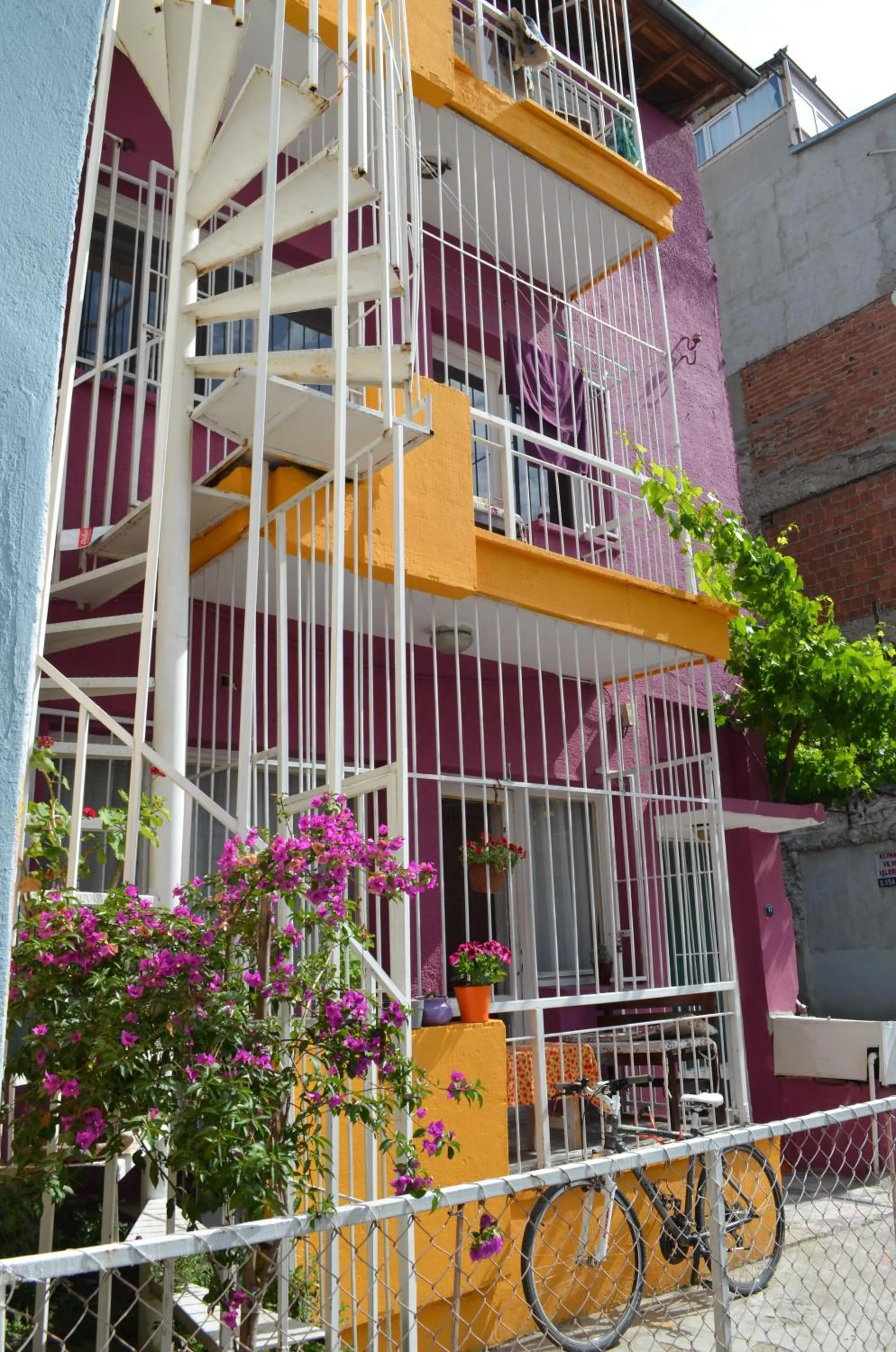 Street view in Shantihome