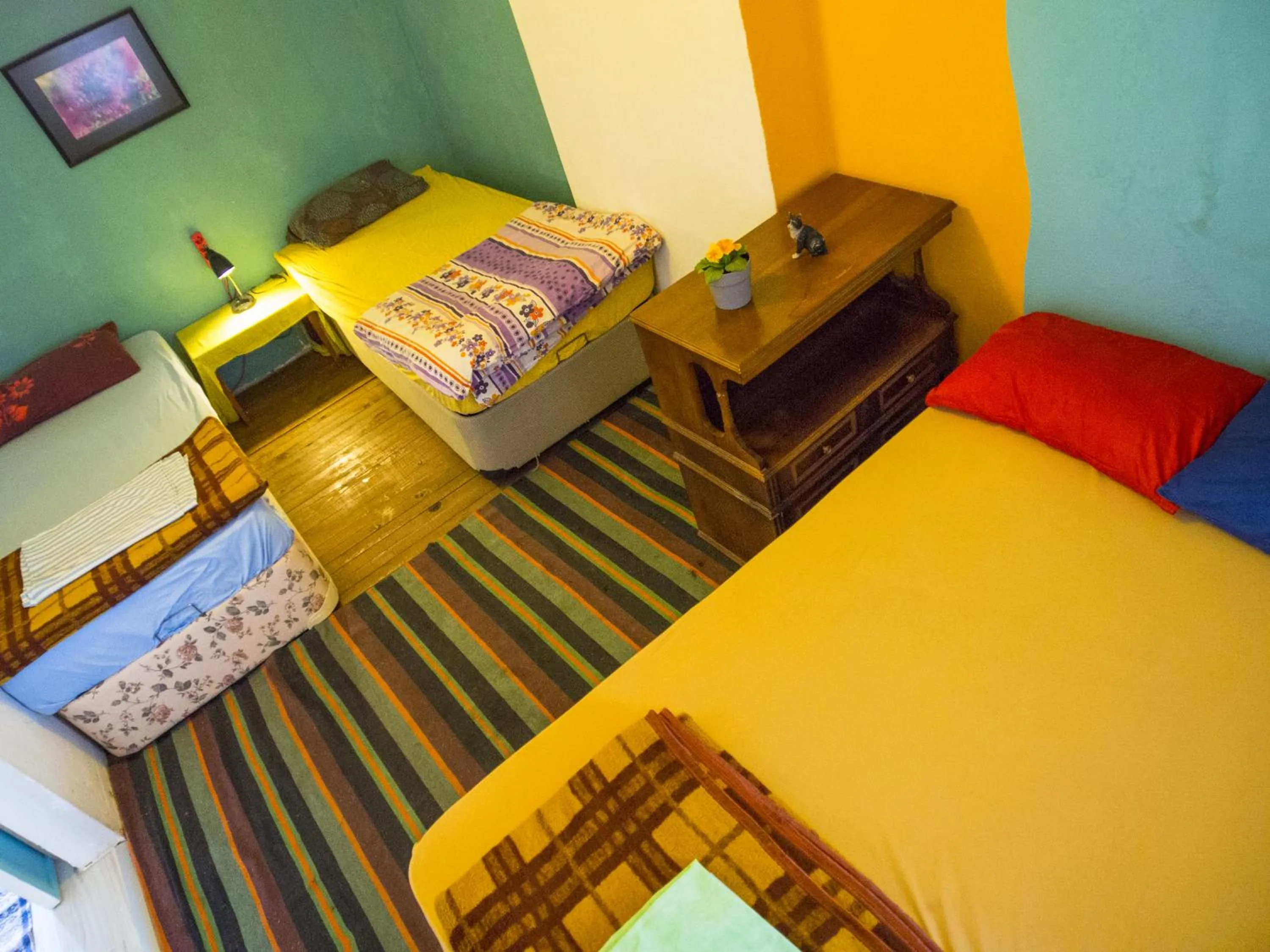 Photo of the whole room, Bed in Shantihome