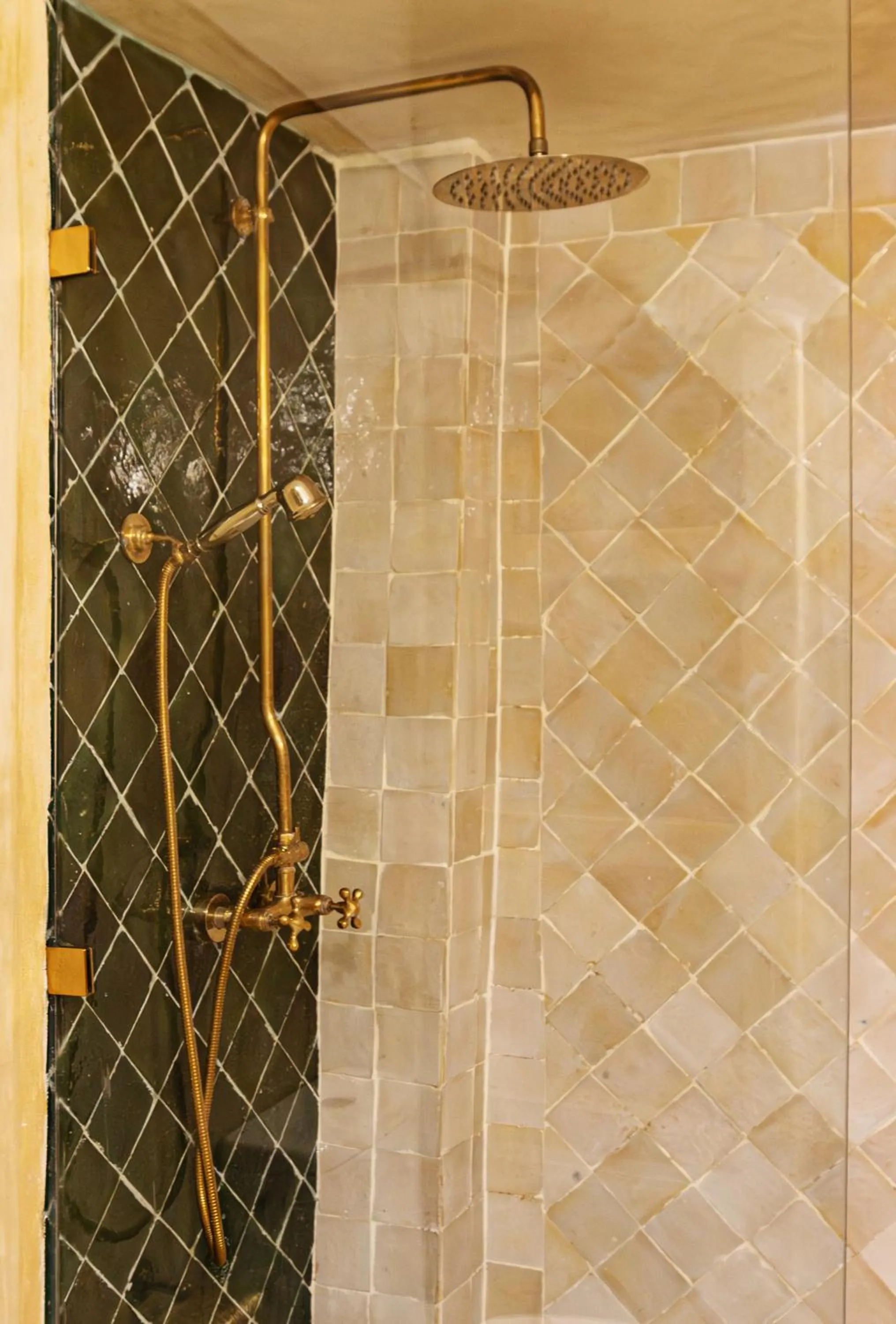 Shower in Riad Taghia