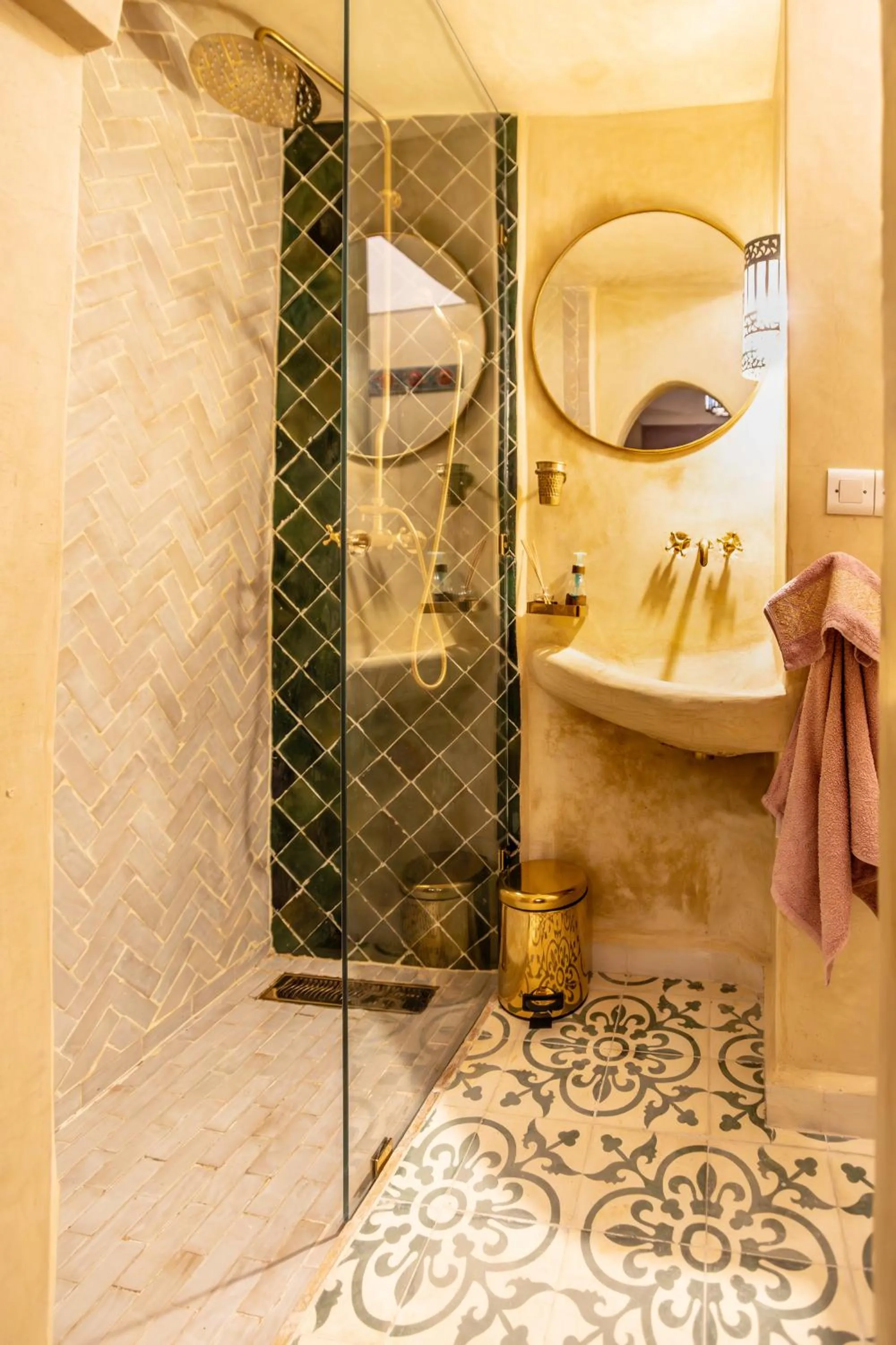 Shower in Riad Taghia