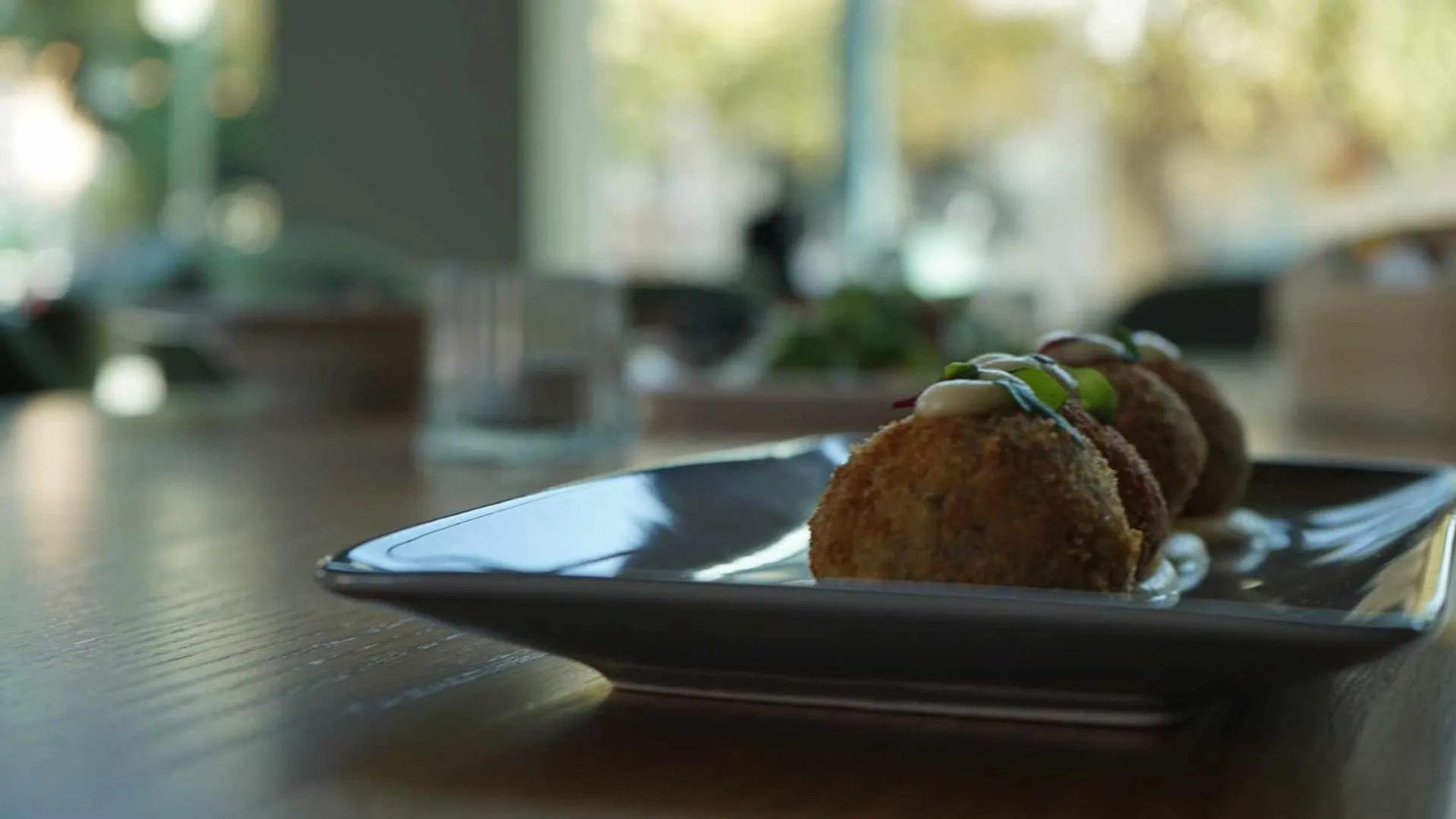 Restaurant/places to eat in Magnes Hotel