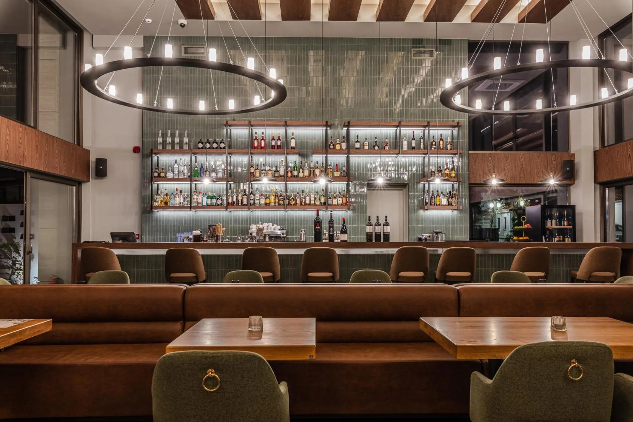 Restaurant/places to eat in Magnes Hotel