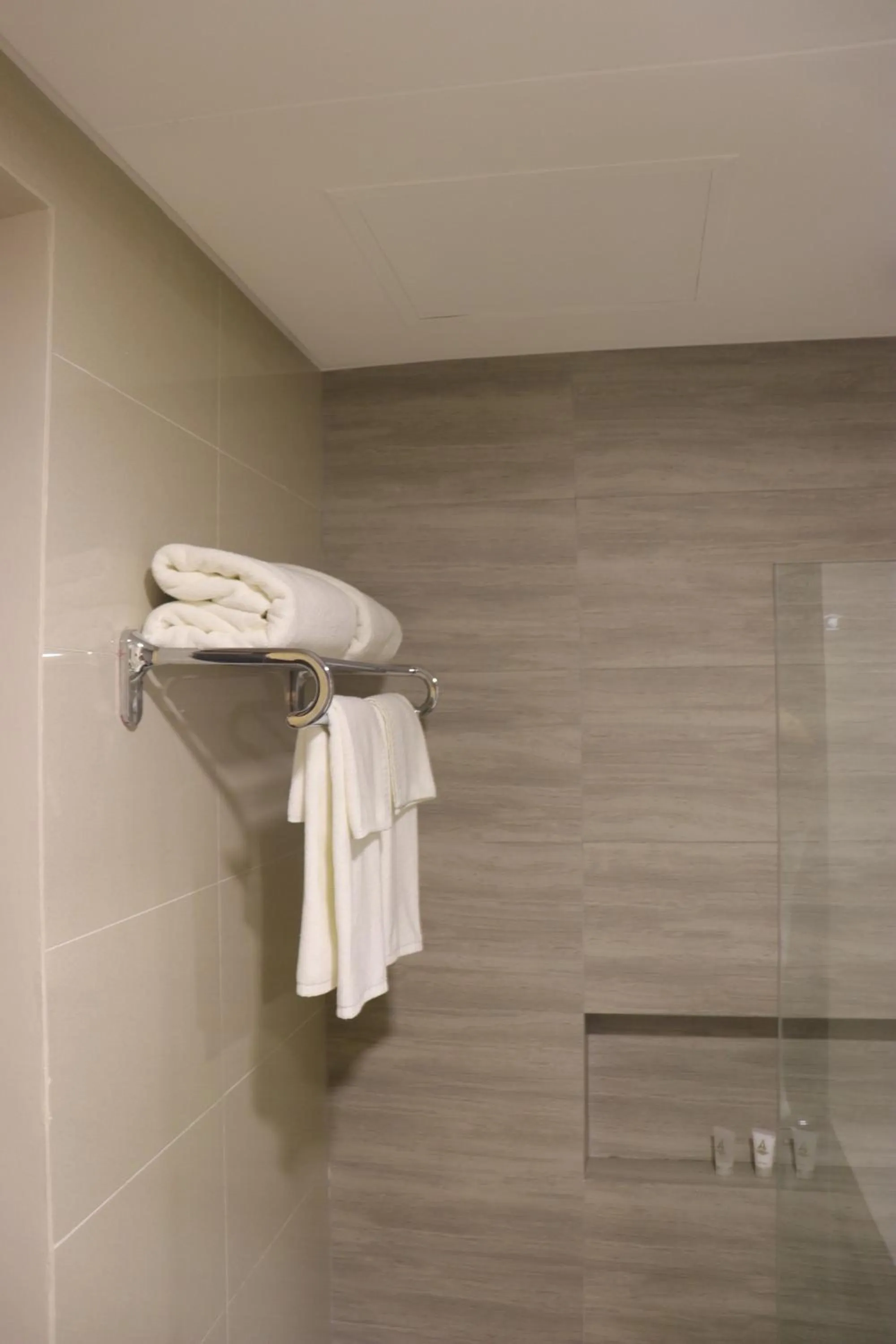 Bathroom in The Aurora Subic Hotel Managed By HII