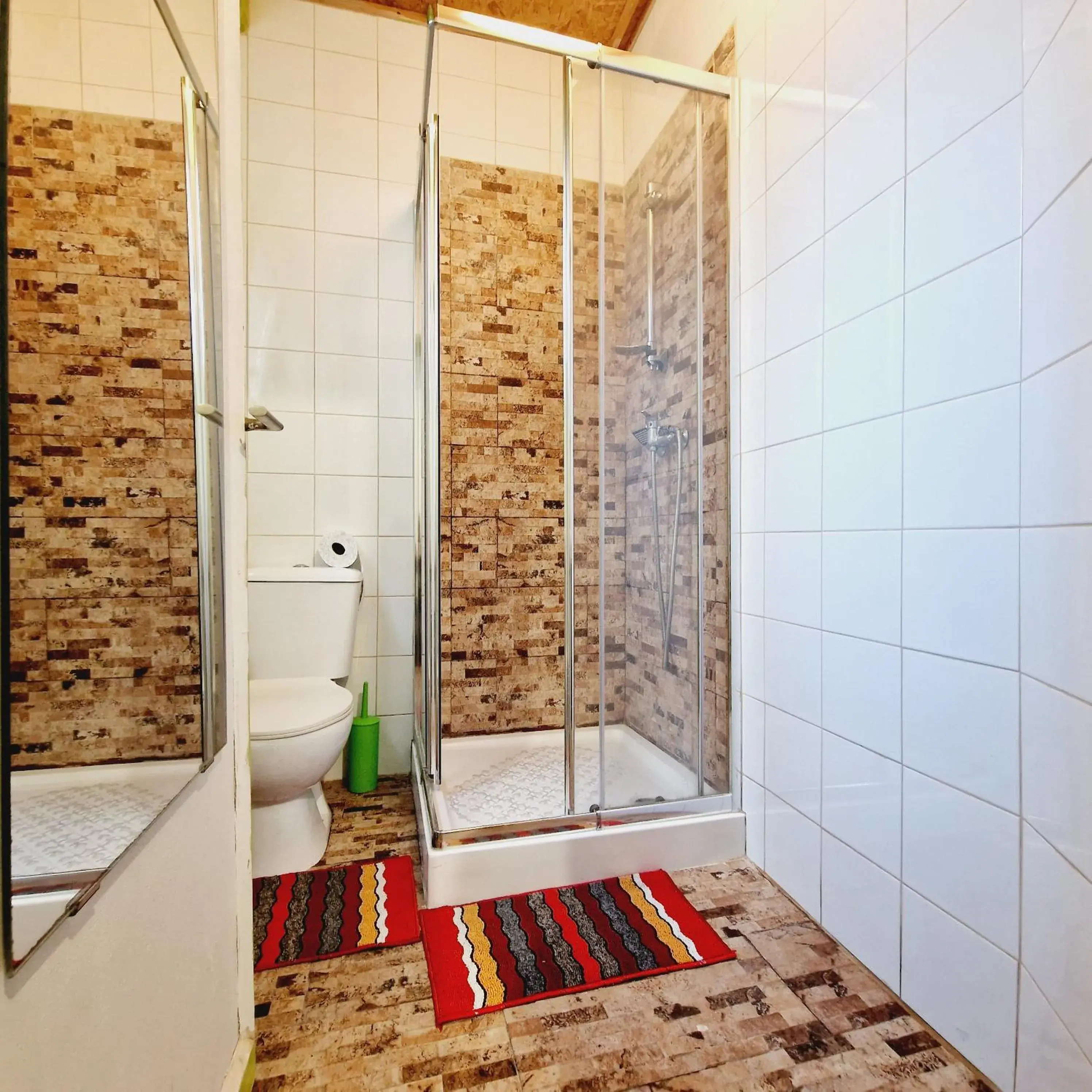 Double Room with Private Bathroom - single occupancy in Mini Hostel in Lisbon Double Room with Private Bathroom - single occupancy in Mini Hostel in Lisbon