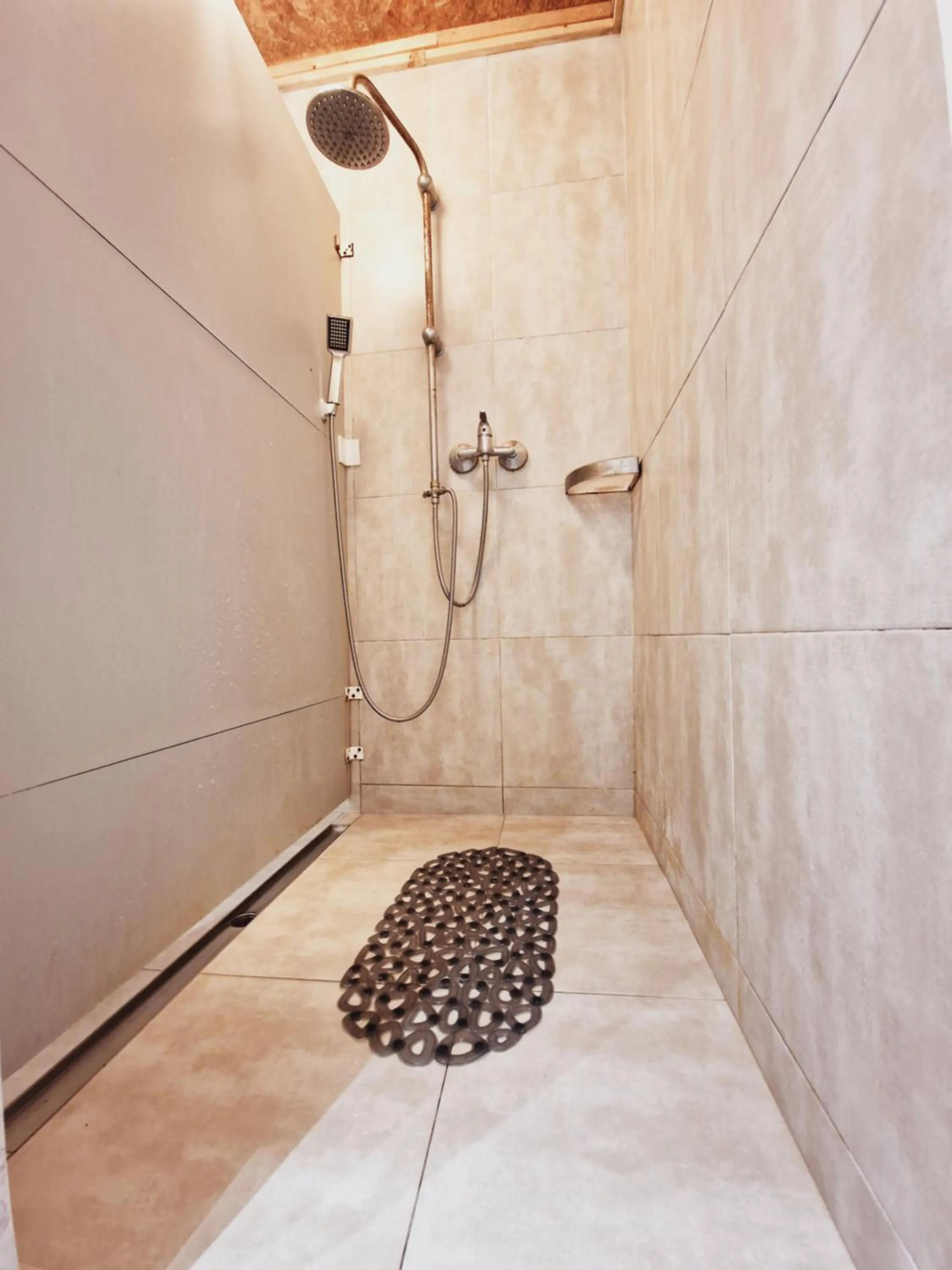 Shower in Mini Hostel in Lisbon